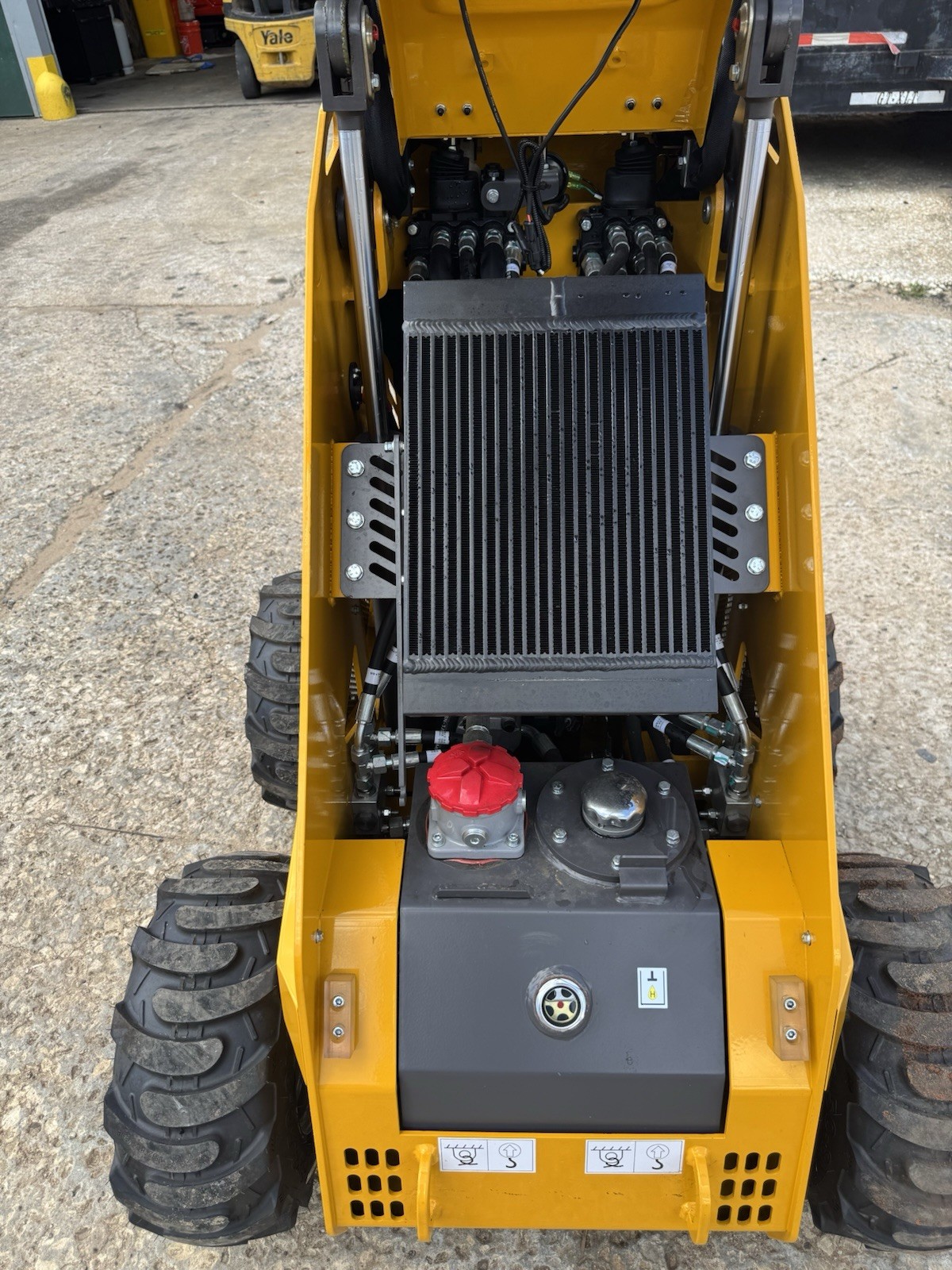HUAYEE LHY360 wheeled mini skid steer loader with 13.5HP engine