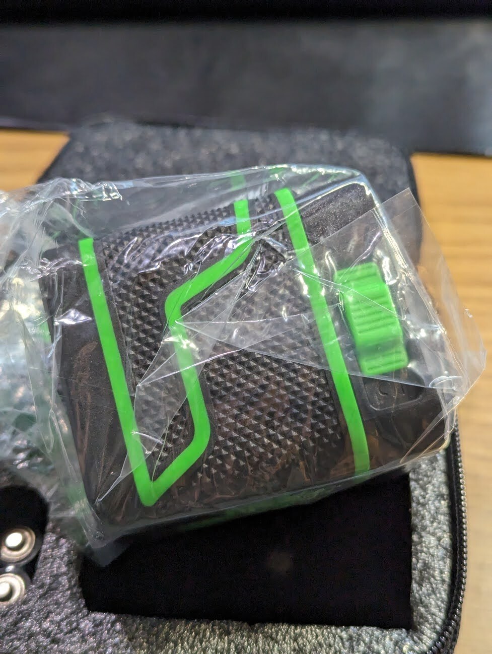 2 Line Laser Level 360° Rotary Cross Line Self Leveling Tool W/Bracket Batteries