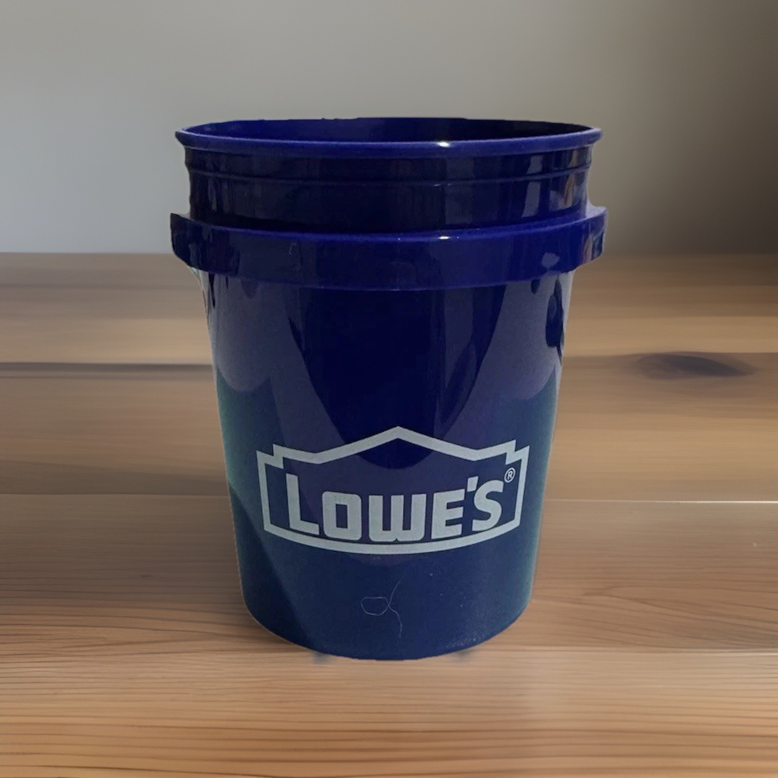 Lowe's 0.5-Quart BPA-Free Mini Paint Bucket 🪣