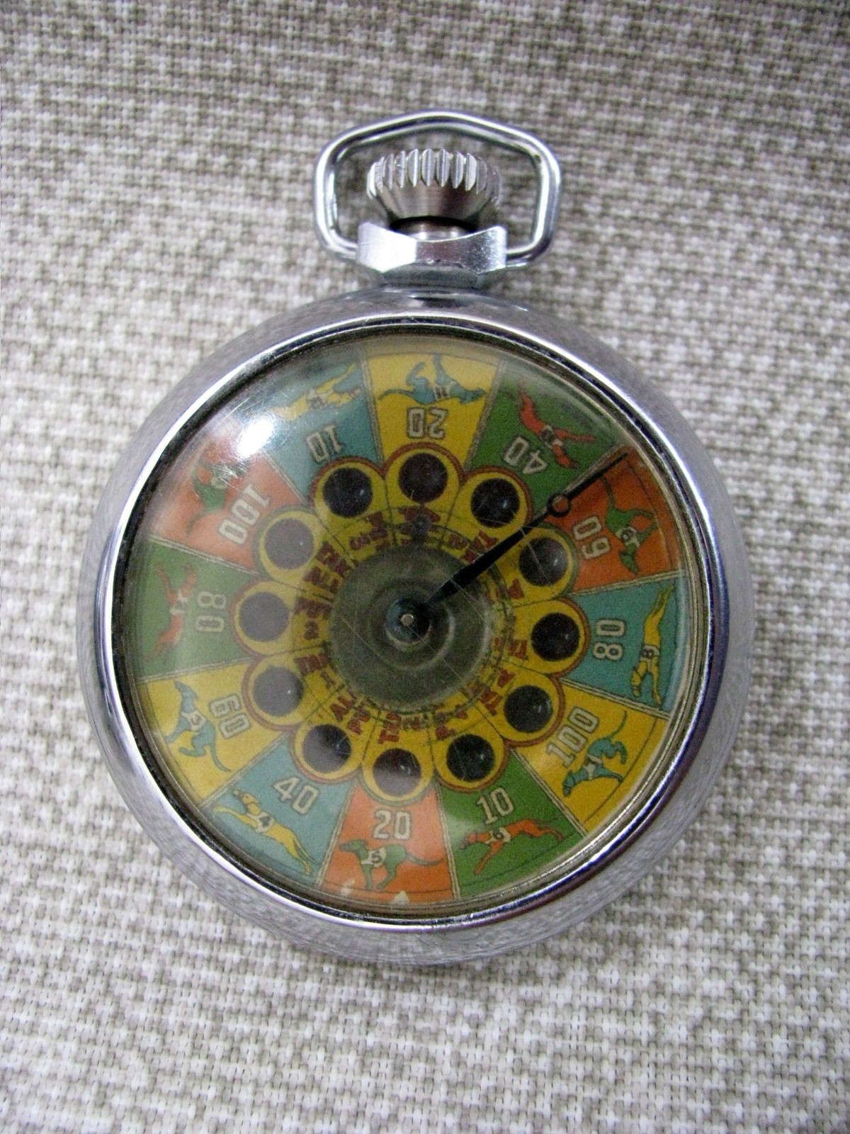 SCARCE PATTERN MECHANICAL GAMBLING DEVICE VINTAGE POCKET SIZE 12 DOGS / PUT+TAKE