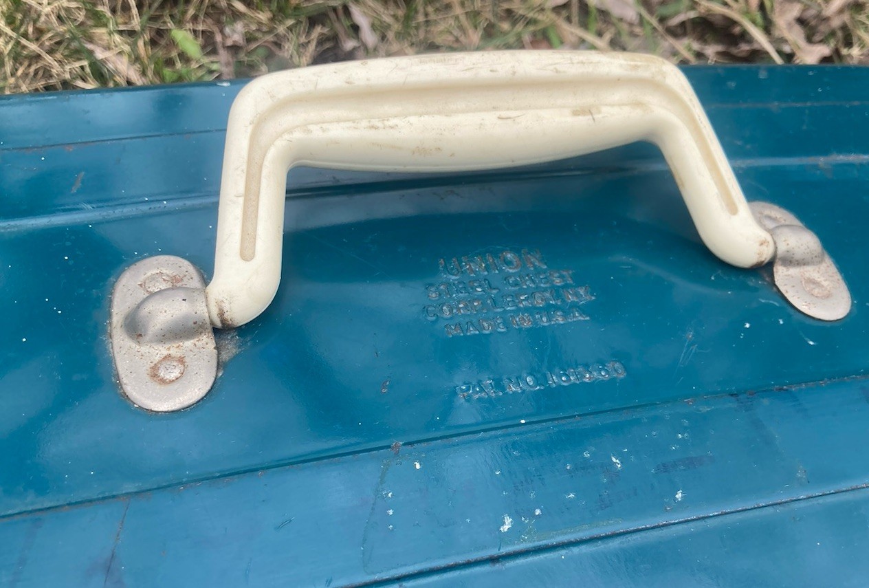 VTG 40’s-60’s Union Steel Chest 5314 Teal White Handle Empty toolbox/tacklebox