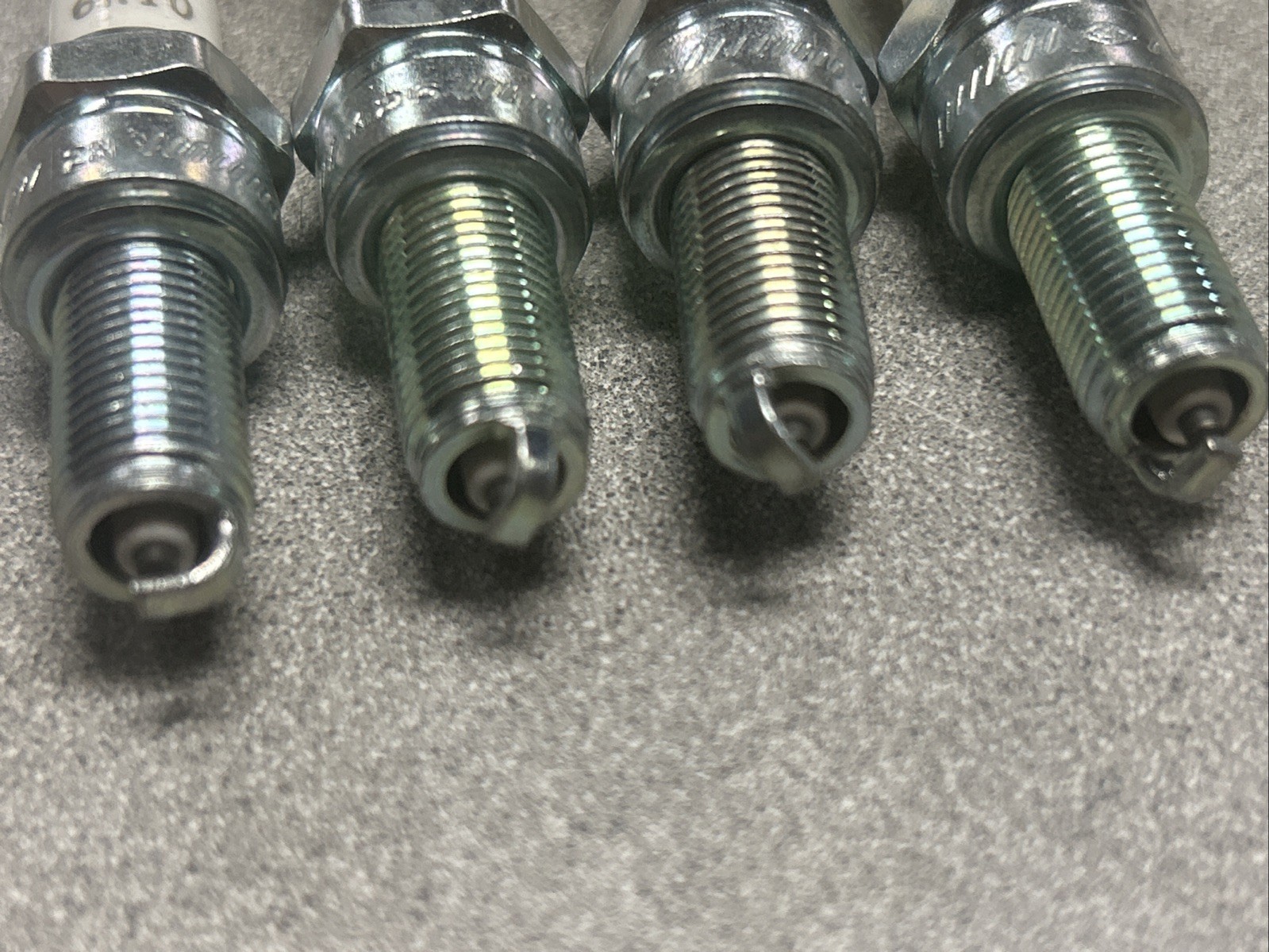 Harley- Davidson OEM 6r10 spark plugs 31600012 M8