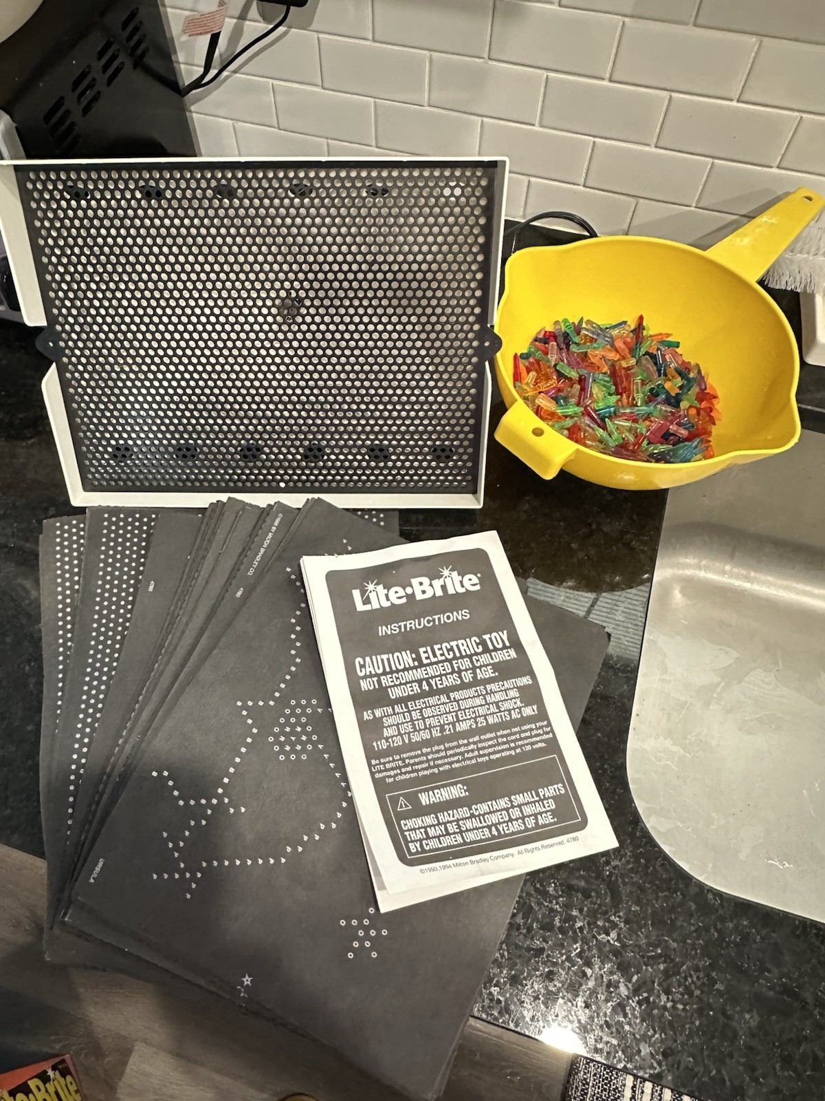 Vintage 1981 Lite Brite w/ Pegs Lots Of Original Paper Patterns - Works