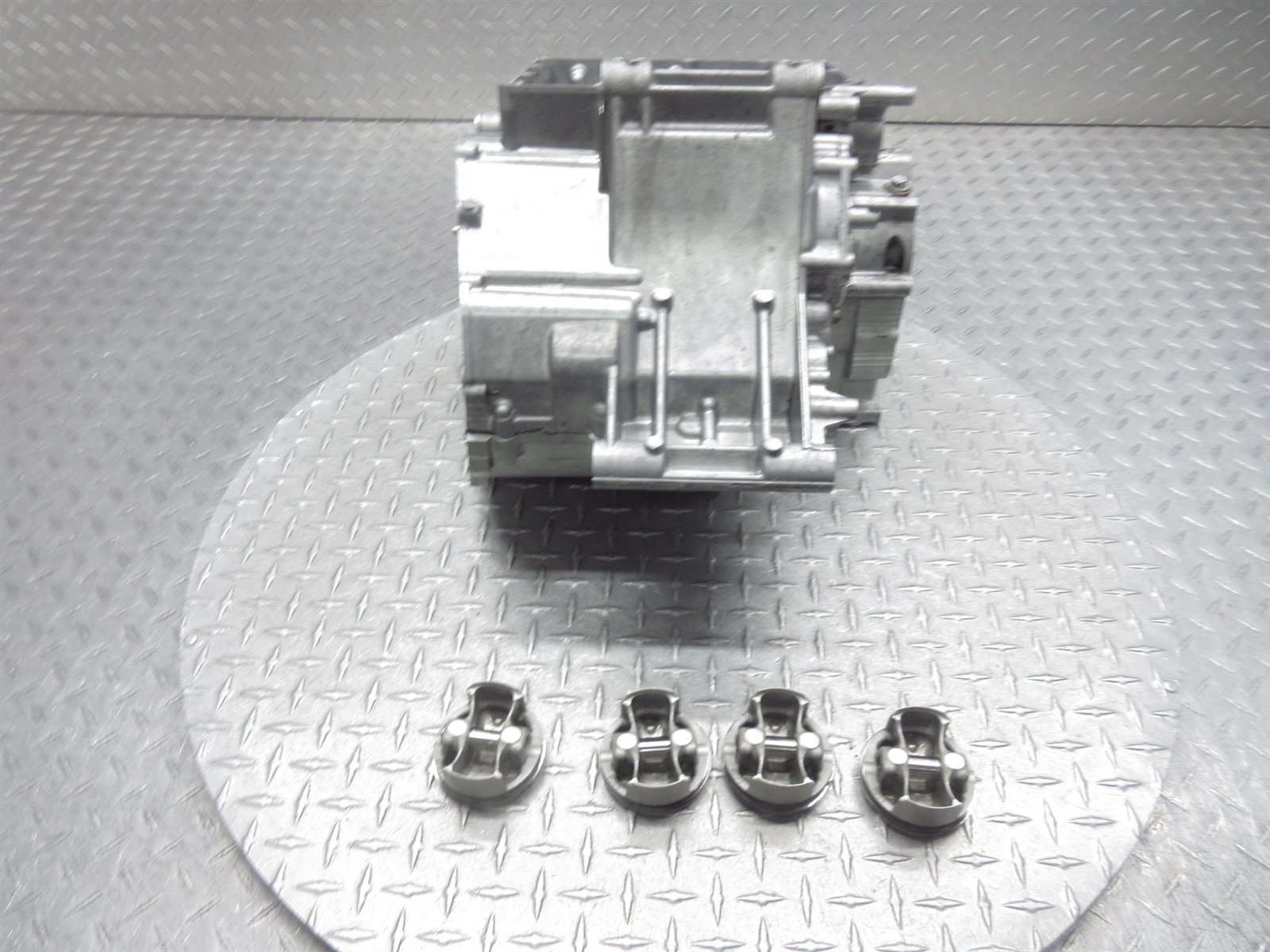 2007 06-07 Suzuki GSXR 600 GSXR600 Crankcase Case Engine Motor Block Piston Lot