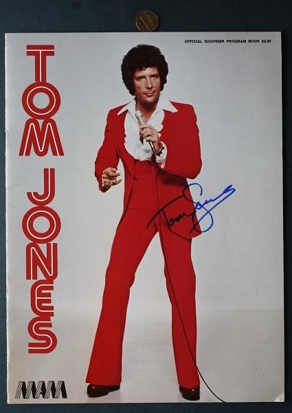 Welsh Sex Symbol Pop Star Tom Jones signed/autographed 1970s Concert program ---