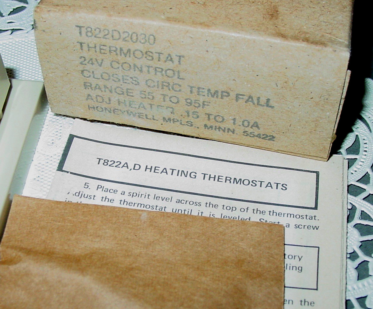 Vintage Honeywell T822D2030 Thermostat 24V Control Heating MCM Art Deco USA NOS