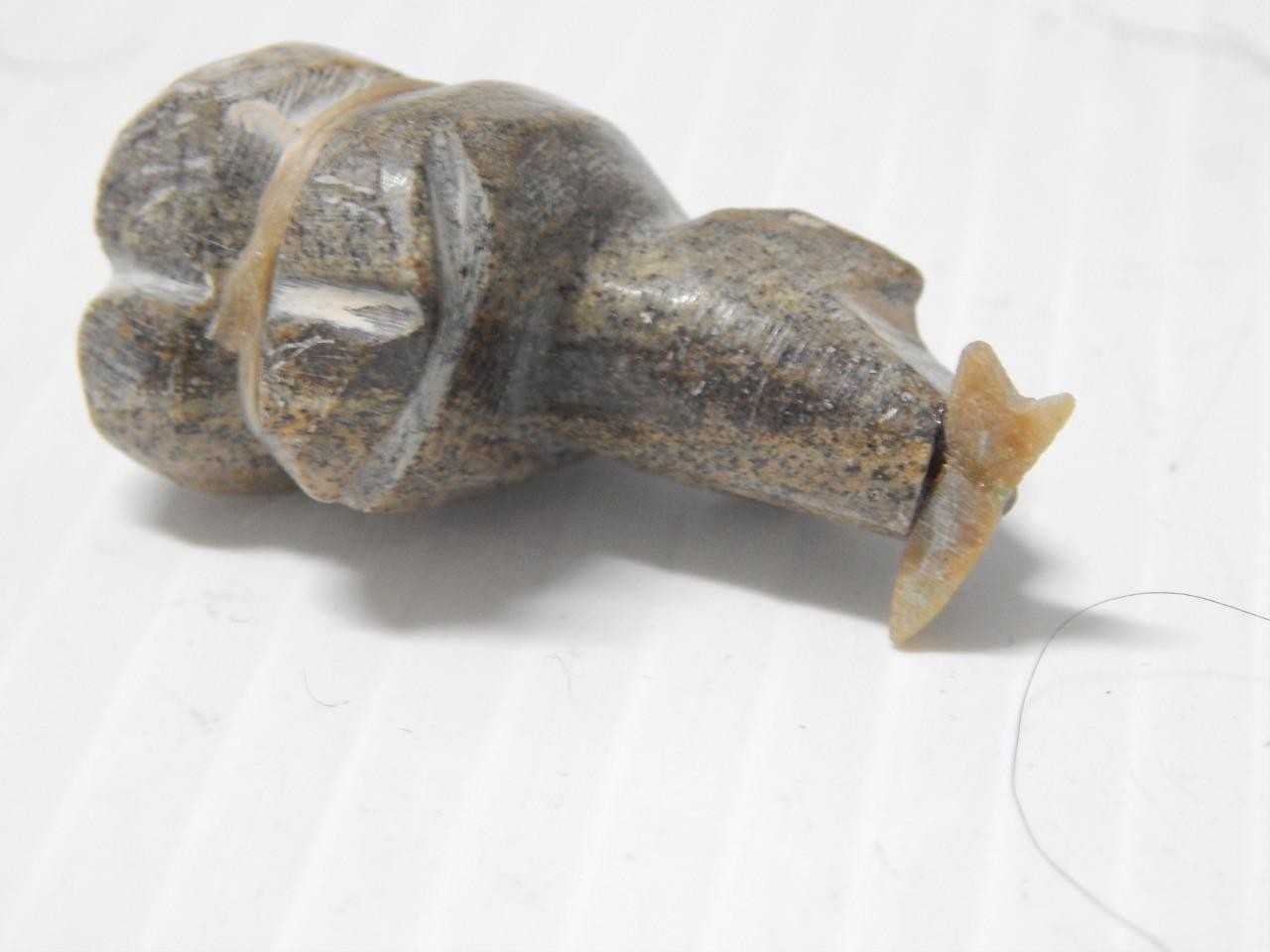 VINTAGE ZUNI INDIAN STONE BEAR FETISH ONE TURQUOISE OFFERING +ARROWHEAD IN MOUTH