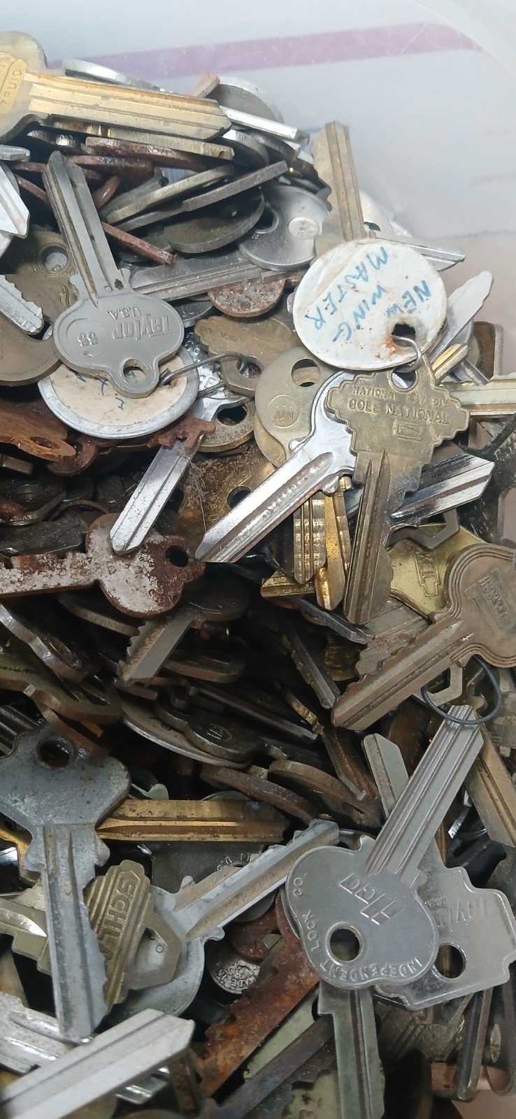 Large Lot 100 Miscellaneous Vintage Keys Padlocks Drawers Doors RANDOM 100 KEYS
