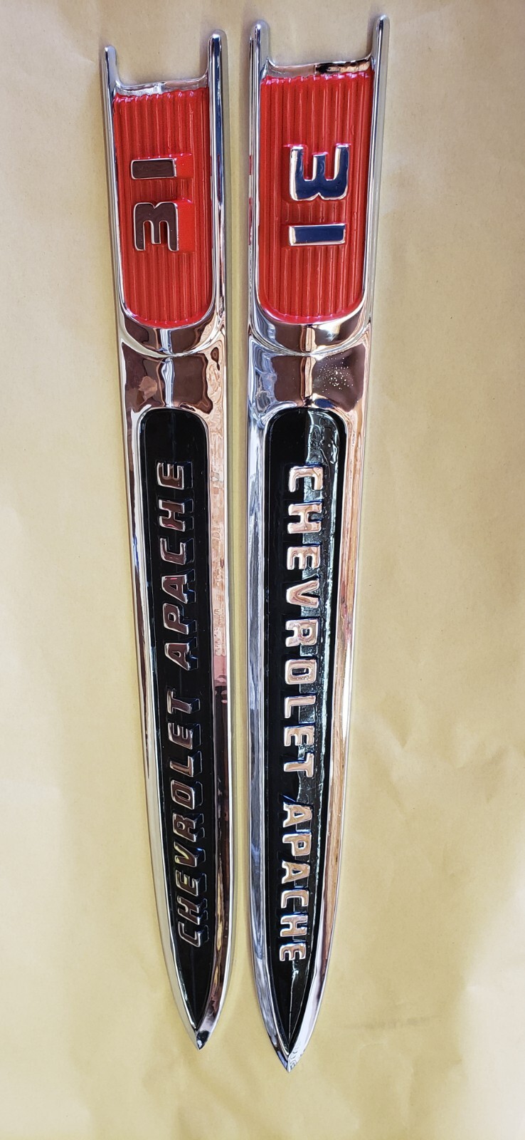 1959 CHEVY APACHE 3100 Truck Fender Emblem Spears Shortbed 1955-1959