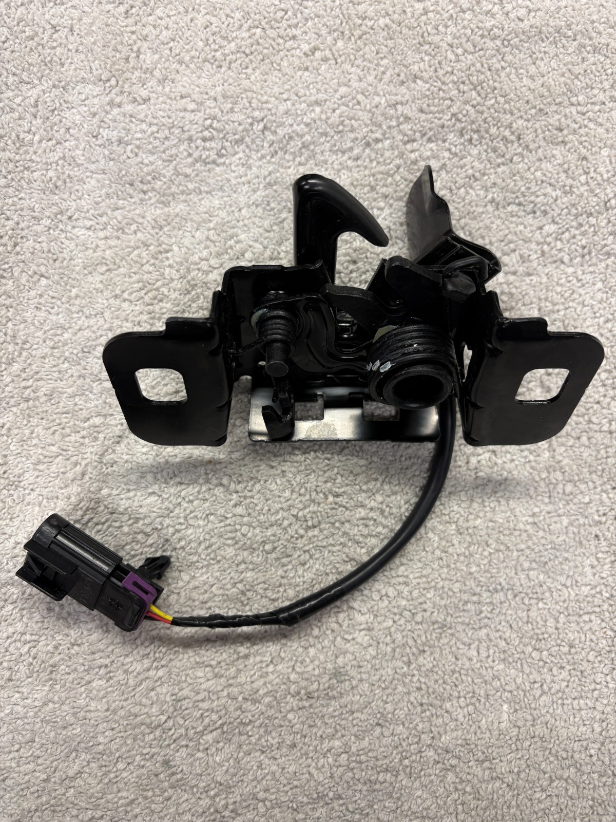 GM OE Hood Latch 2015-2018 Cadillac Escalade Chevrolet Suburban Tahoe 85574818