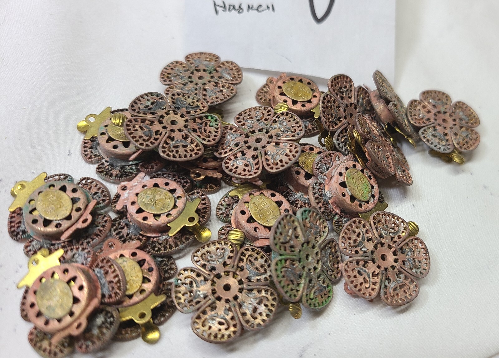 Lot 116 V BARGAIN Vtg 1 strand Signed Miriam Haskell Clasp Flower Unplated