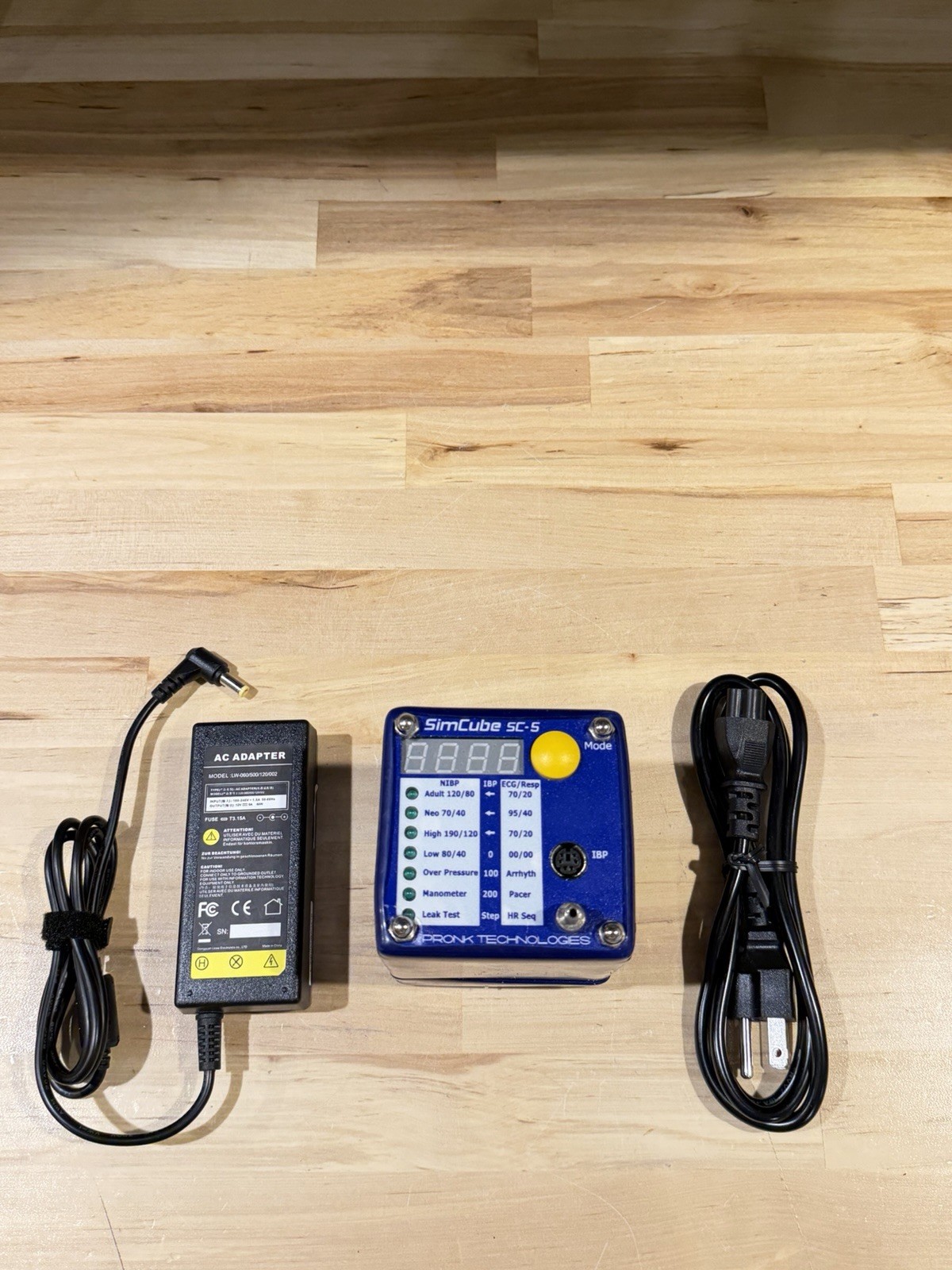 PRONK TECHNOLOGIES SIMCUBE SC-5 PATIENT SIMULATOR W/CHARGER (TESTED)