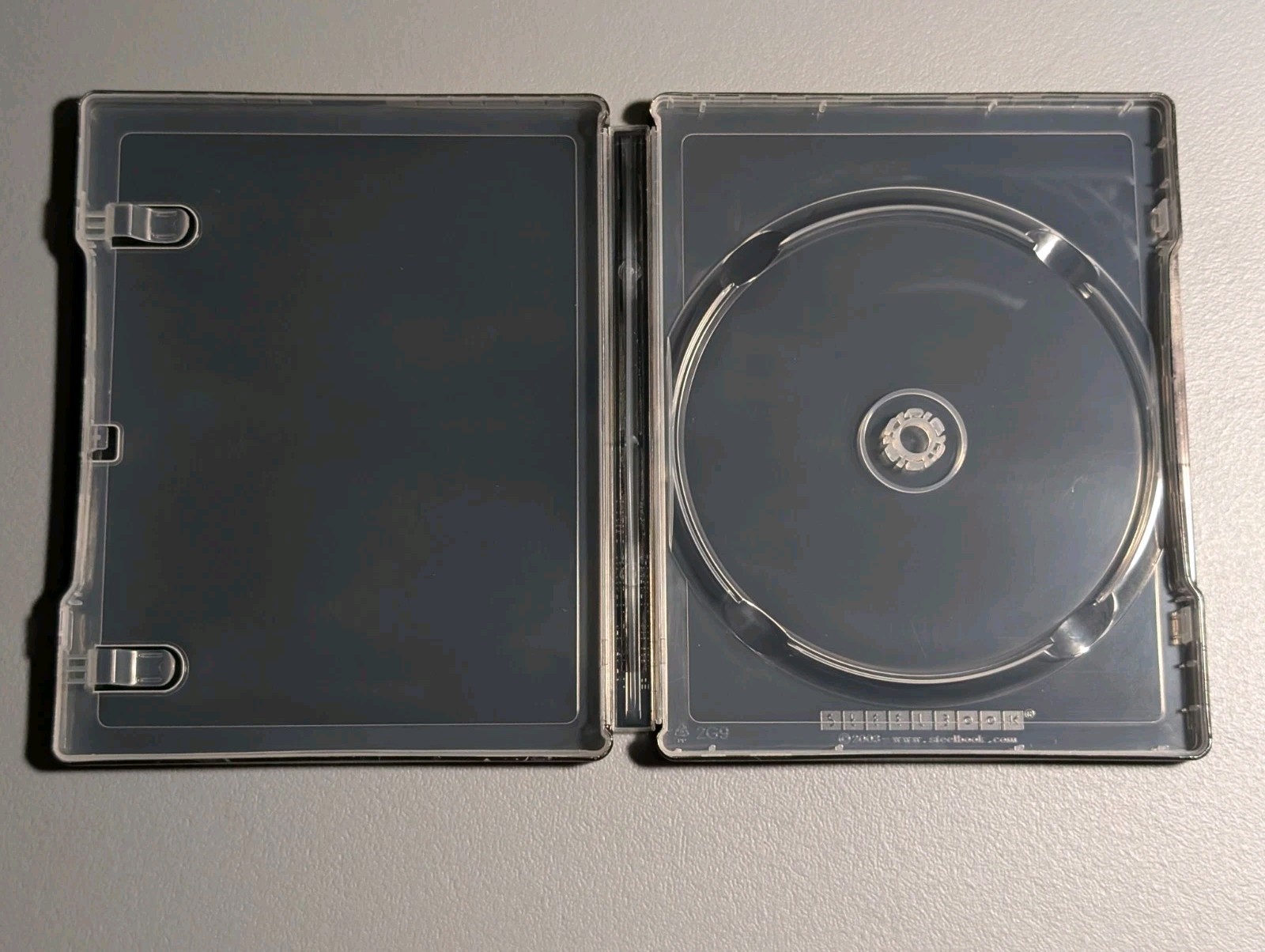 Clair Obscur: Expedition 33 –- Mirror Edition Steelbook Only - Verso & Alicia