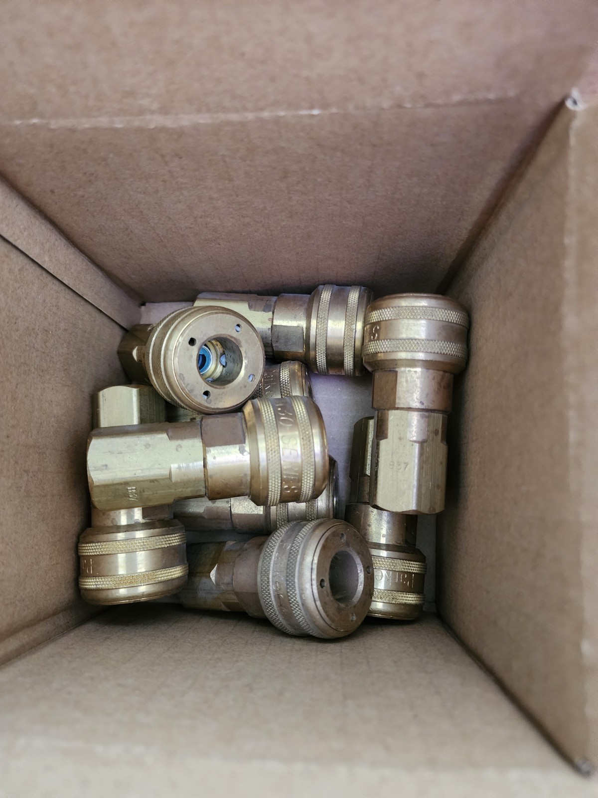 Parker 30 Series B37 1/2" Quick Connect Coupler 1/2"-14 Female Threads