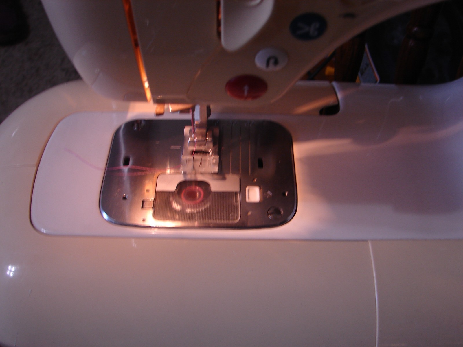 Singer Quantum XL-100 Sewing Machine W/Foot Pedal Power Cord & Accessories