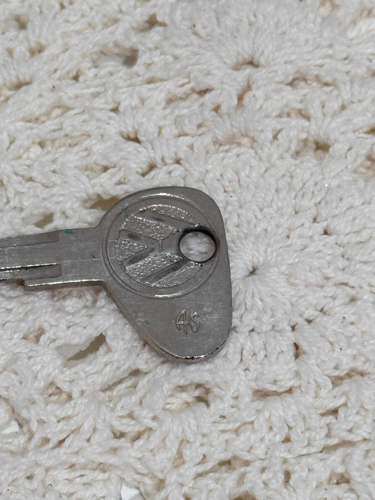 Vintage VW Volkswagen Keys Lot w Dealer Key Pouch AH Key 31K032 Beetle Bug