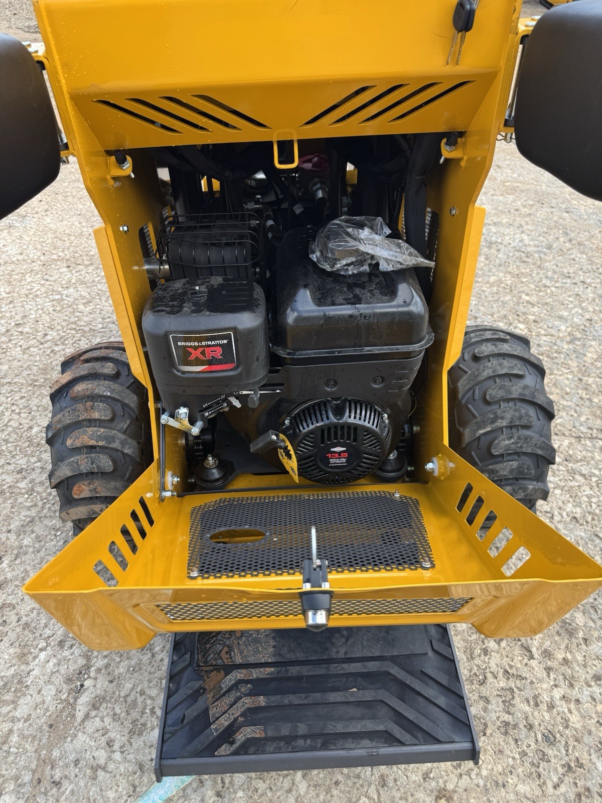 HUAYEE LHY360 wheeled mini skid steer loader with 13.5HP engine