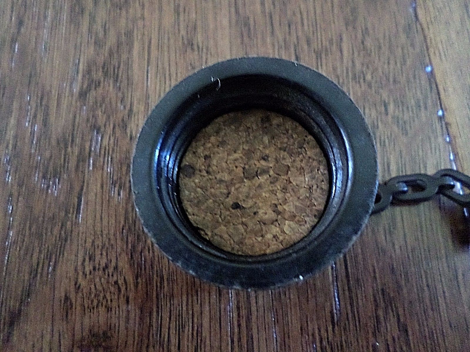 WWII U.S MILITARY CANTEEN BAKELITE CAP SCREW LID WITH CHAIN & CORK ALL ORIGINAL