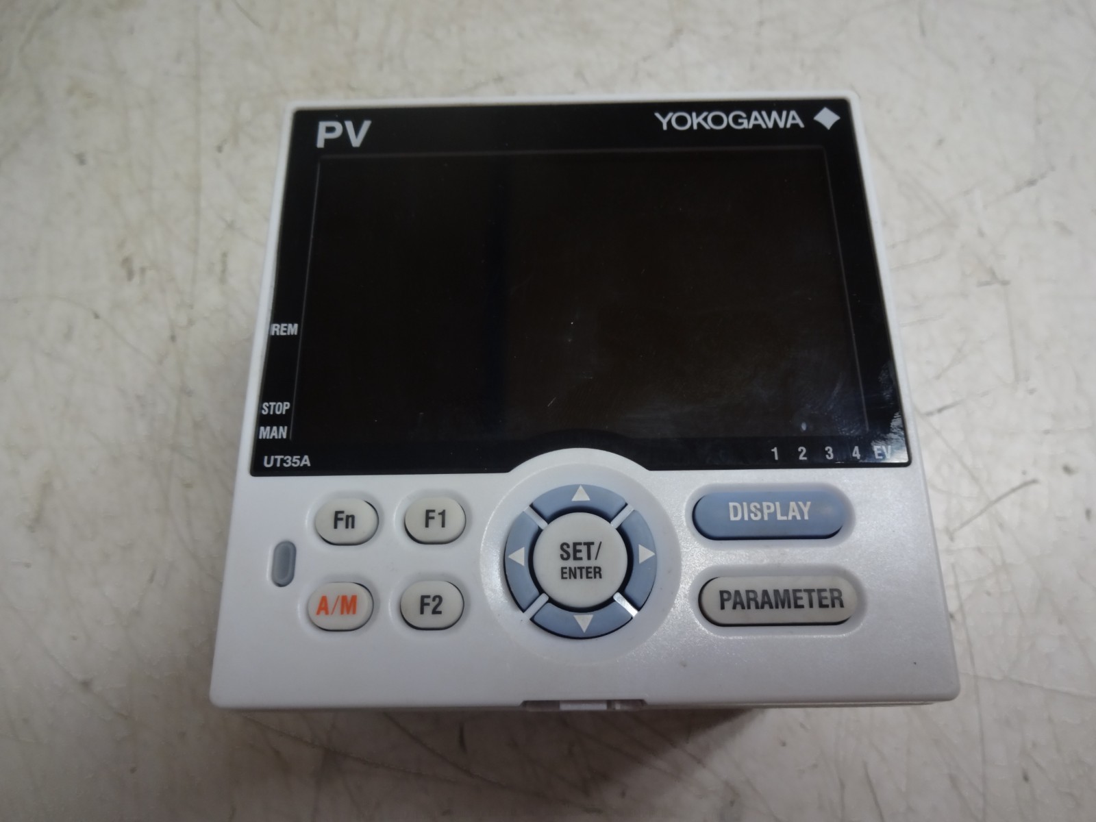 Yokogawa UT35A-100-30-00 Temperature Controller UT35A