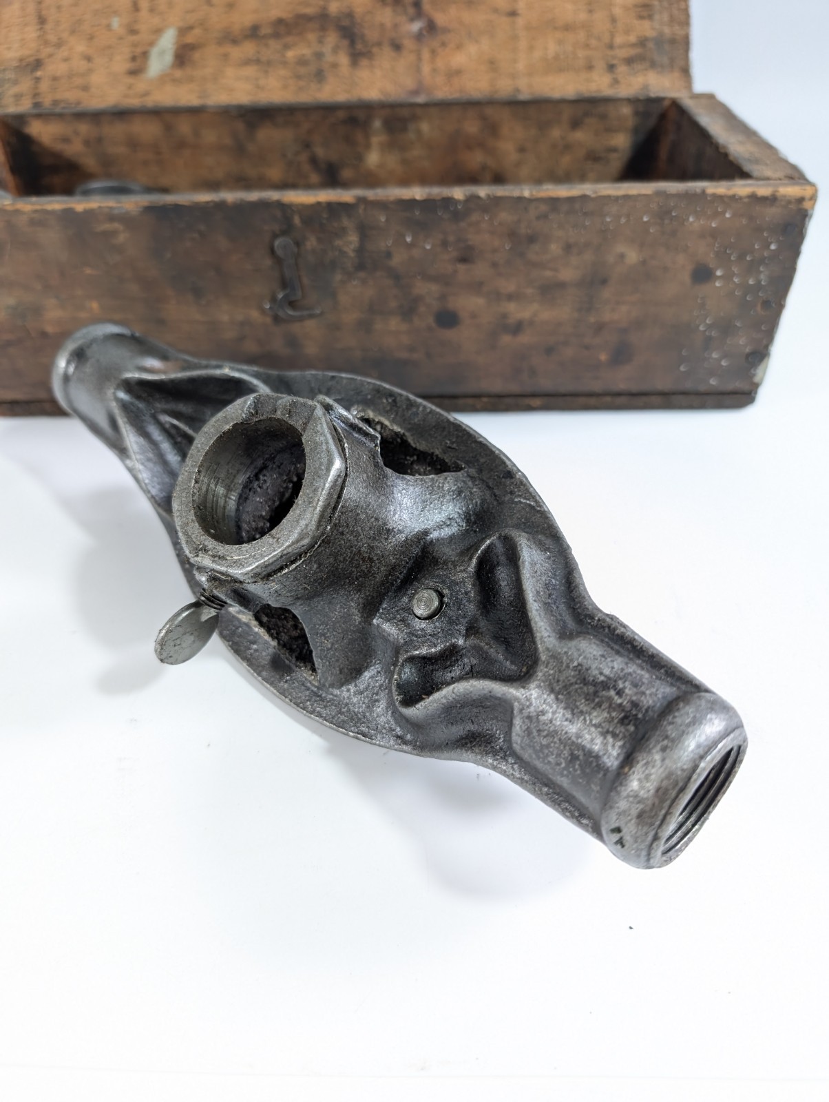 Armstrong Manual Pipe Threader Set, Die Heads, Handles, Antique