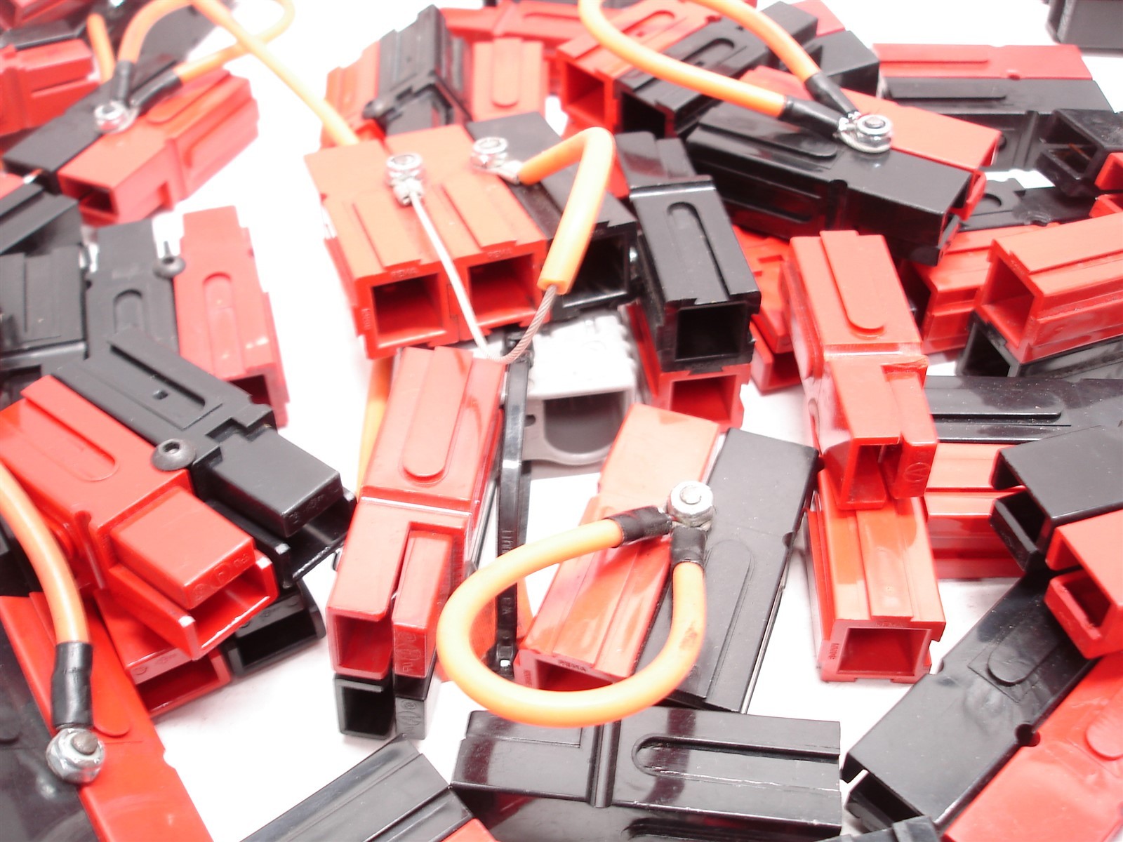 165 TOTAL NASCAR ASSORTED ANDERSON QUICK CONNECT BATTERY WIRE CONNECTOR HOUSINGS