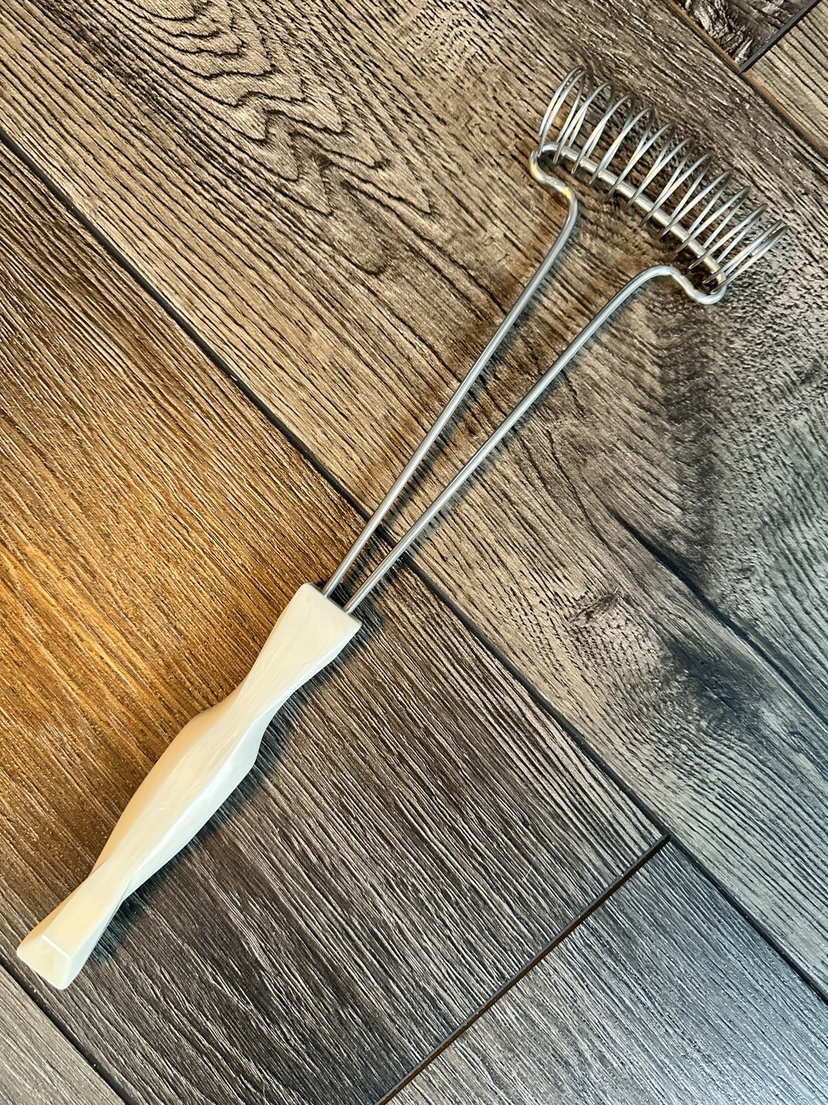 CUTCO 1714 Mix-Stir Whisk Mixer Stainless Steel Pearl White Handle 12 inch