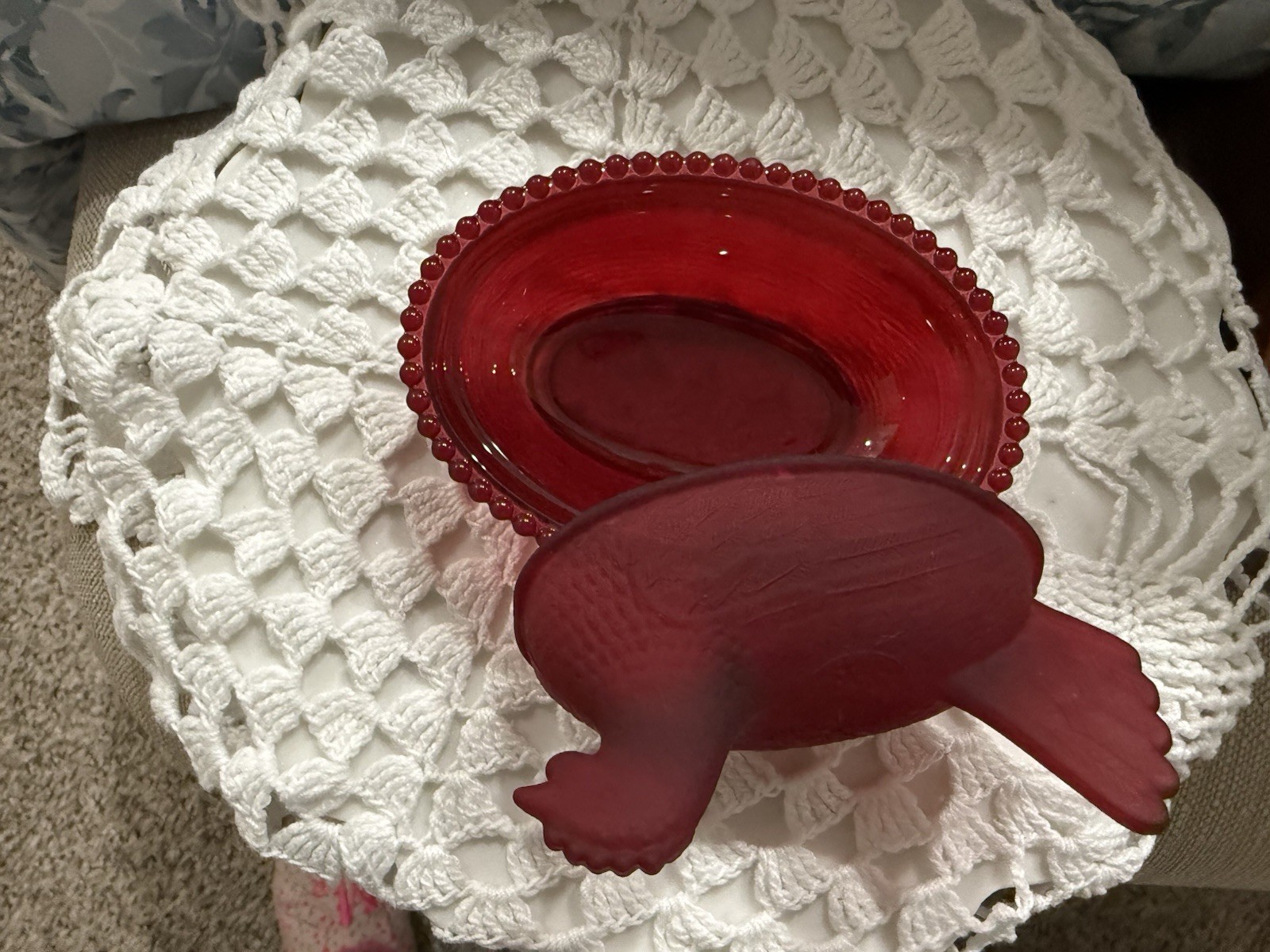 Satin Red Hen On Nest Import 4.5”x3.5”