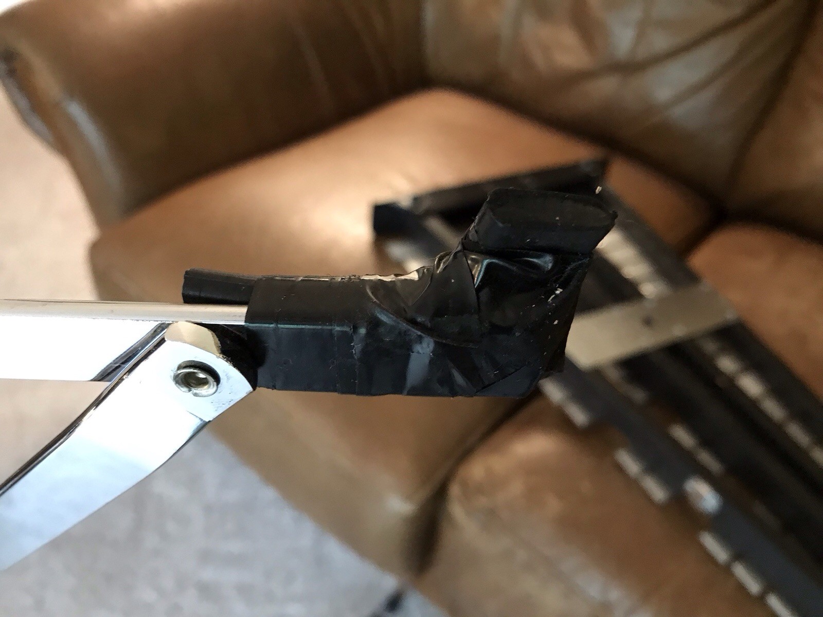 Ludwig 32-Key Bell Set in Good Condition on a Stand In Fair Condition