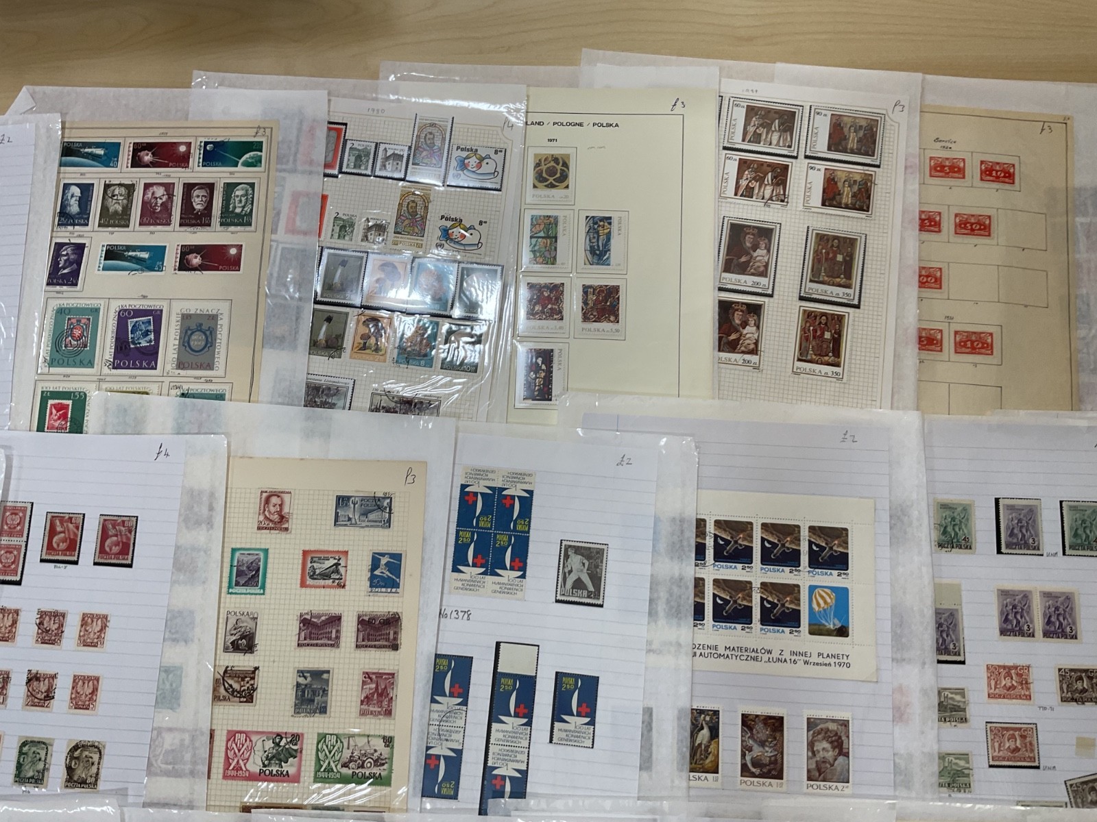 Poland stamps. Ex dealer leaves. Mint/Used. Vintage to modern 1.8kg G118