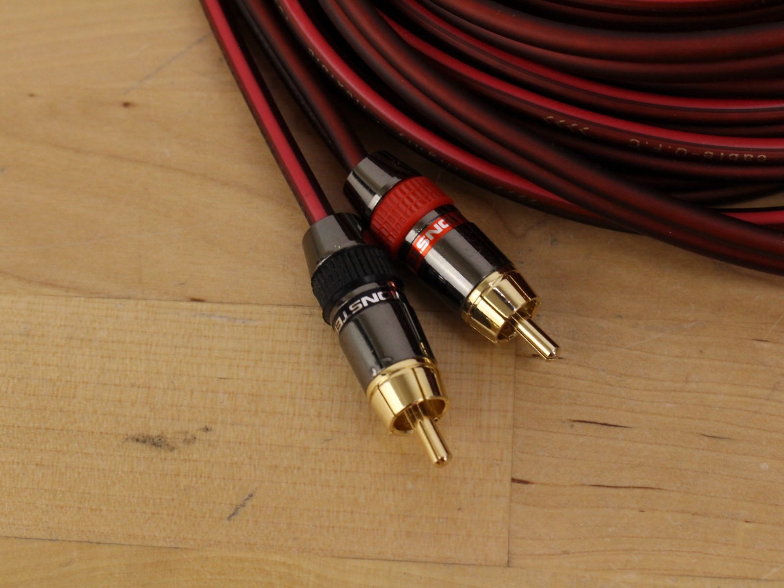 Audiophile Hi-Fi 14 Gauge Speaker Wire 16 Feet RCA to 2 Banana Terminals