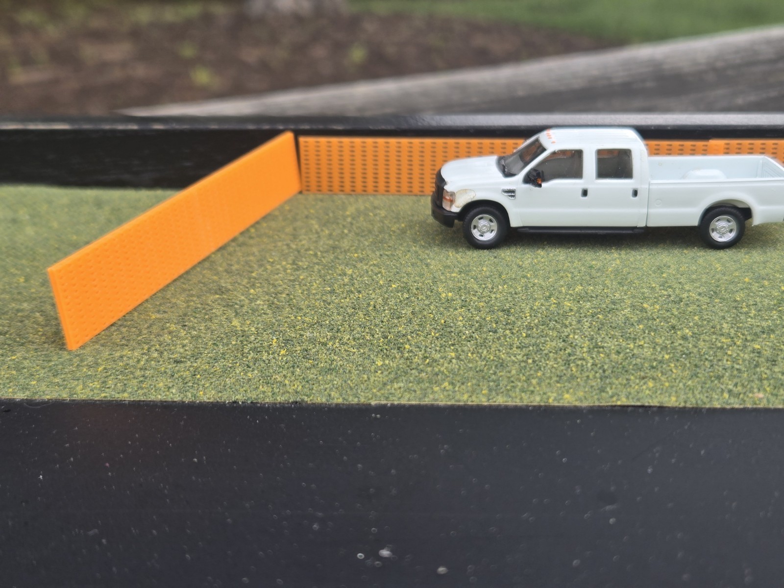 1/87 Scale Construction Fence 180 Feet *6 30' Sections* in Orange