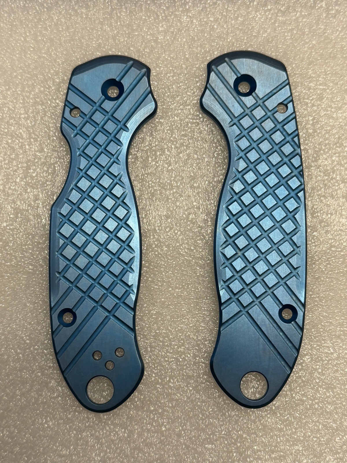 Spyderco Para3 Scales – Metonboss - Titanium Frag - 24v Blue Anodized