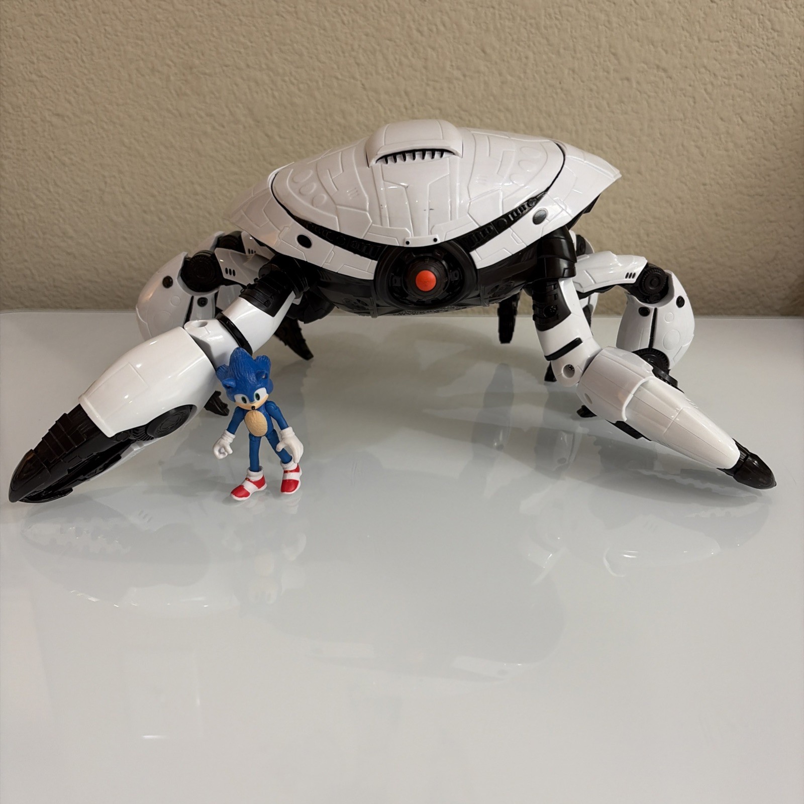 WowWee White and Black Robotic Spider Toy Robot Figure