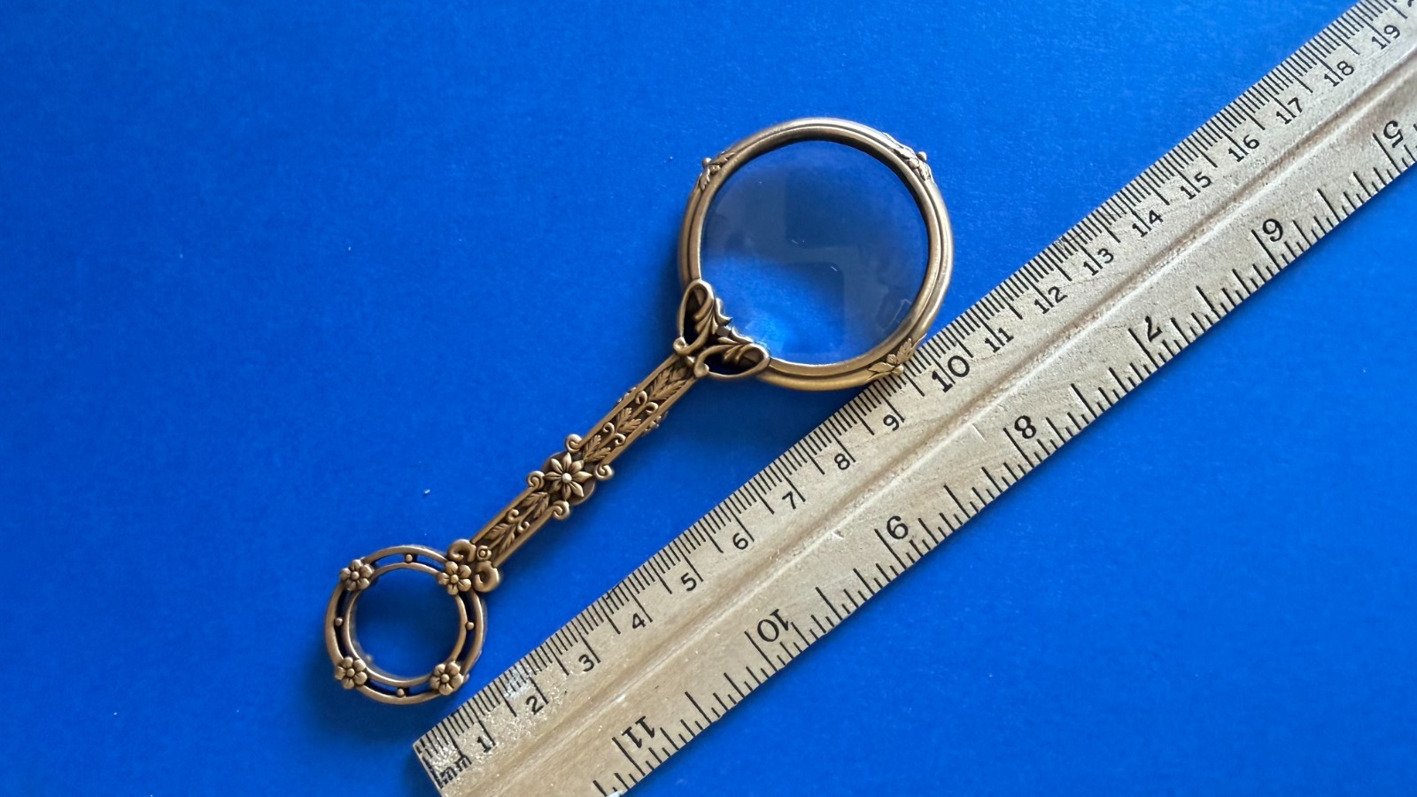 I am edgar Berebi this is my Vintage never used Milan personal magnifier 1999