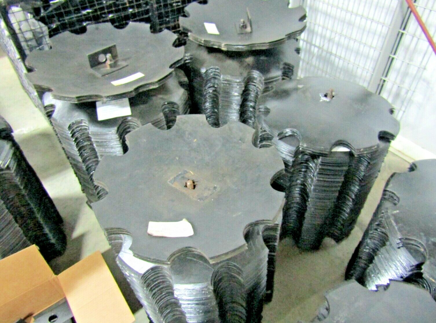 10) 18" DISC HARROW BLADE NOTCHED 3.5MM (9 GAUGE) 7/8" SQUARE OR 1" SQUARE AXLE