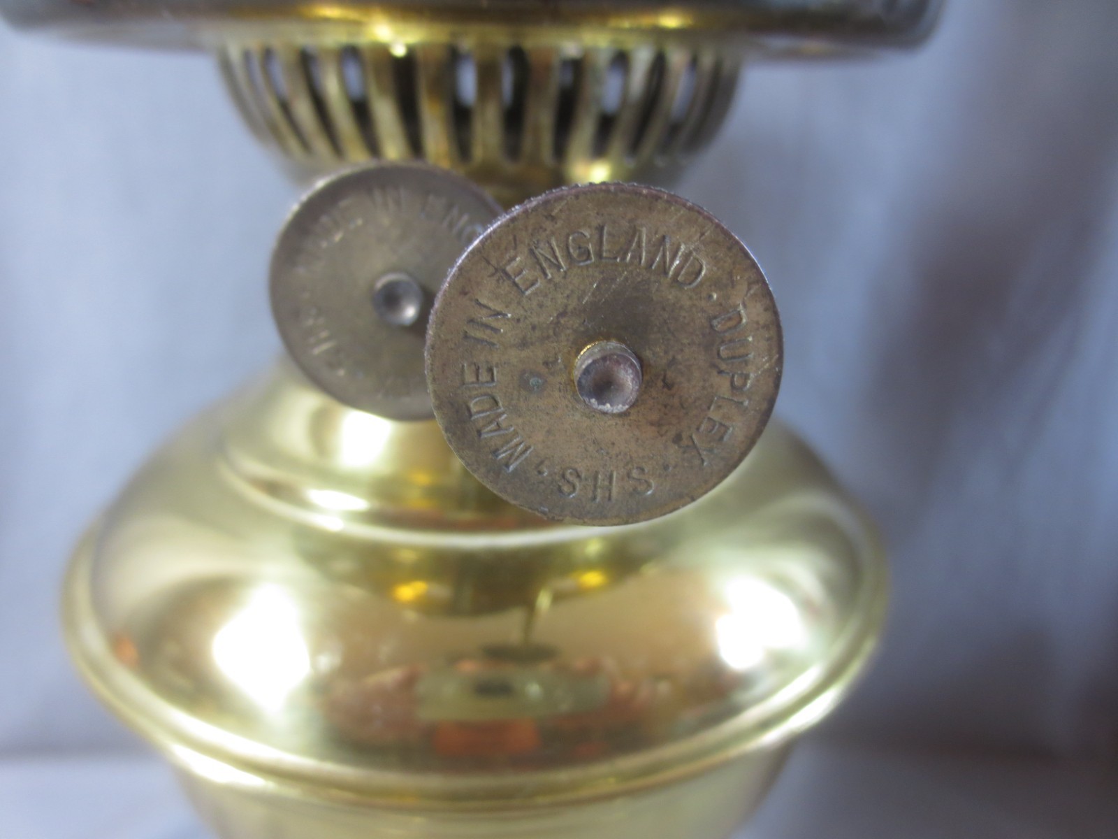 Antique Vintage Made In England Brass Oil Lamp & Chimney Shepards Hut Farmhouse