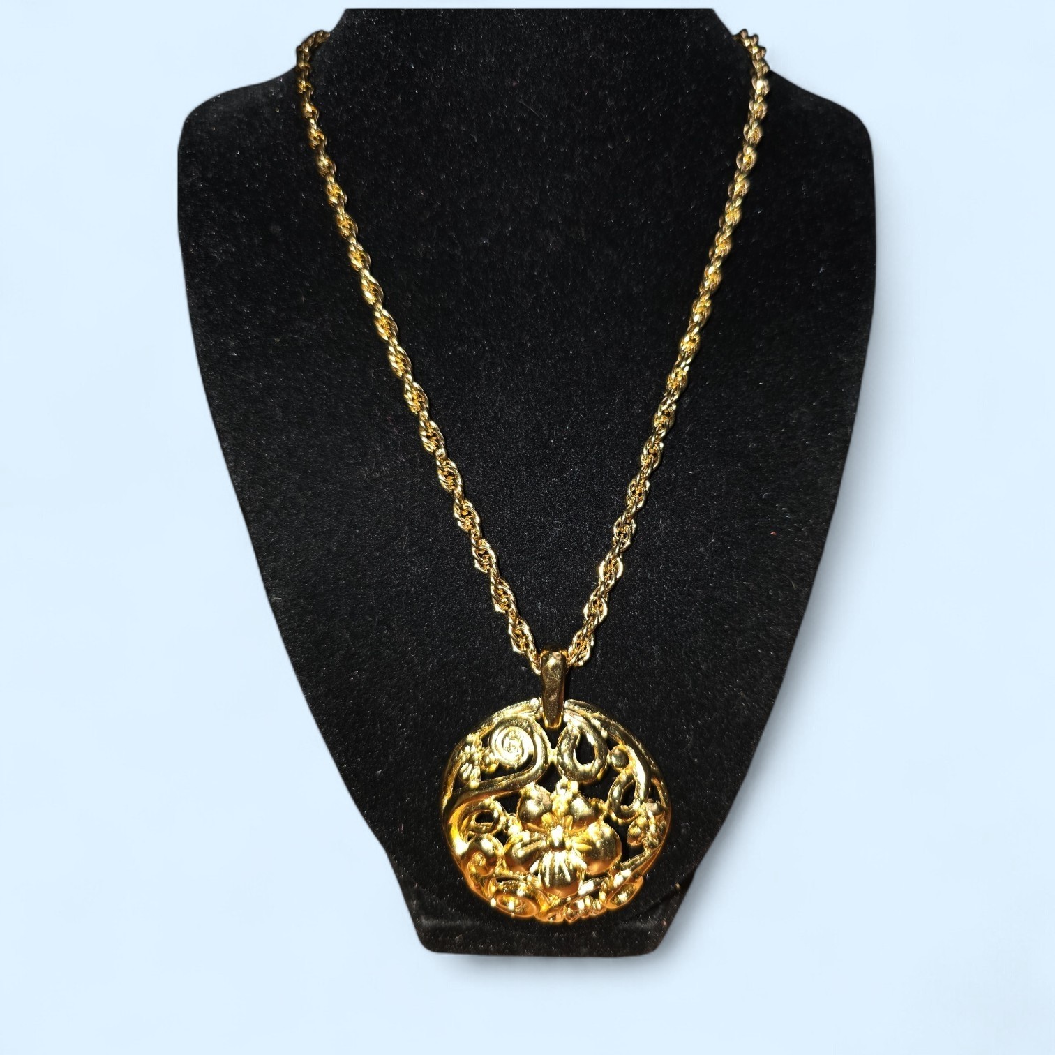 Vintage Trifari Goldtone Floral Pendant Necklace Signed