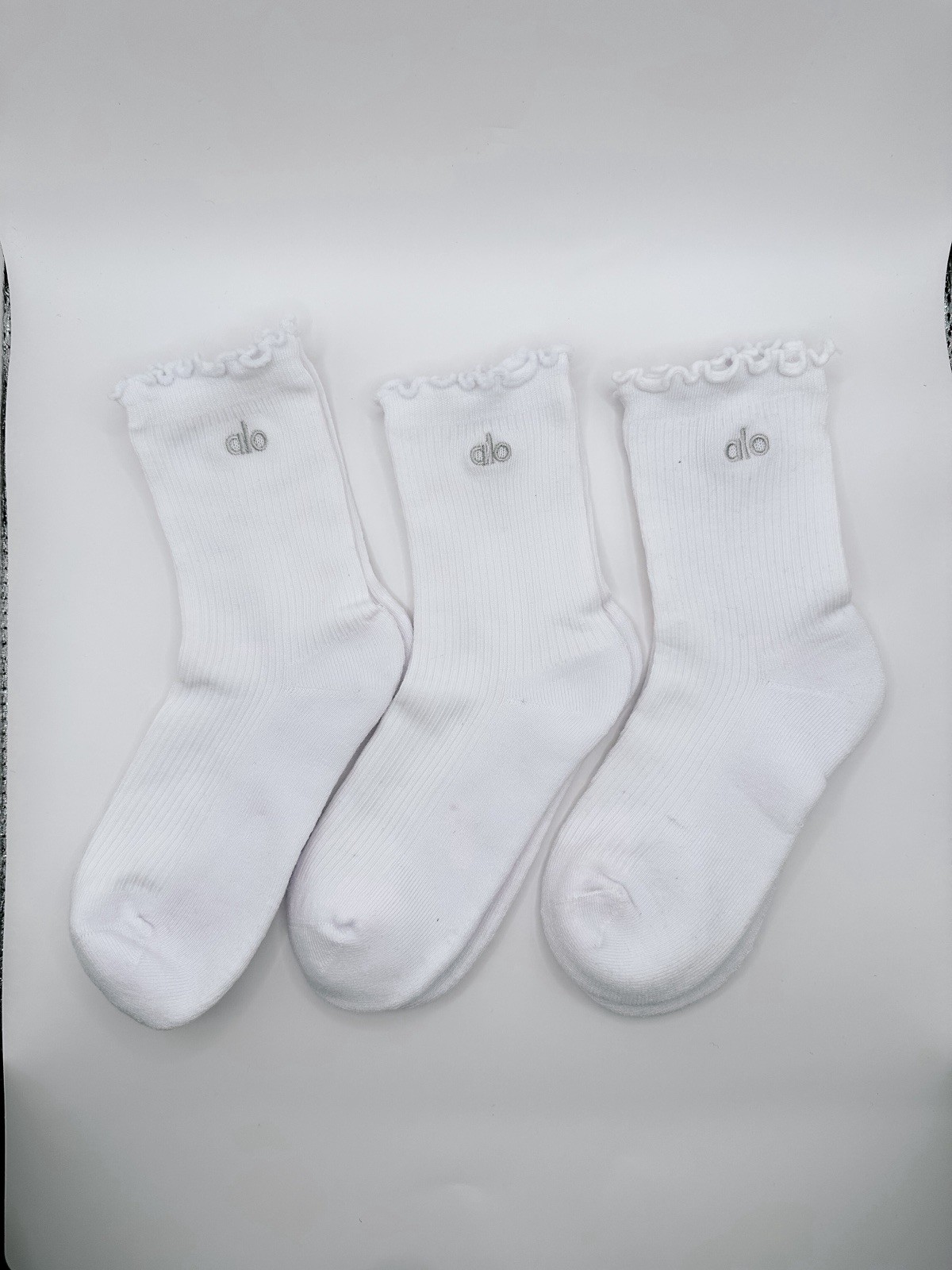 3 Pairs Alo Yoga Women's Lettuce Edge Sock M/L fits sizes 8 – 11 White