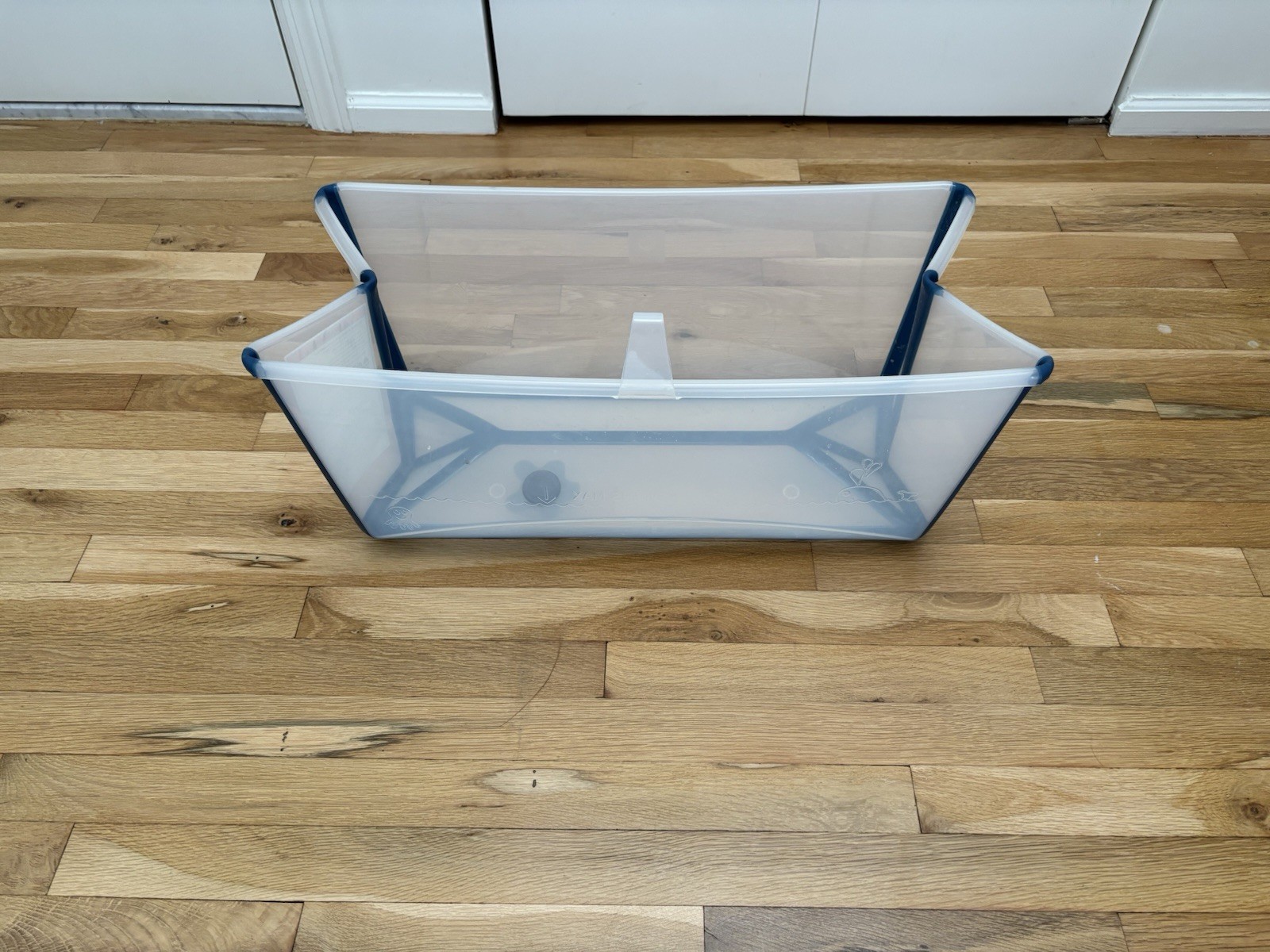 Stokke Flexi Bath Tub: A bathtub for newborns - navy blue, and foldable