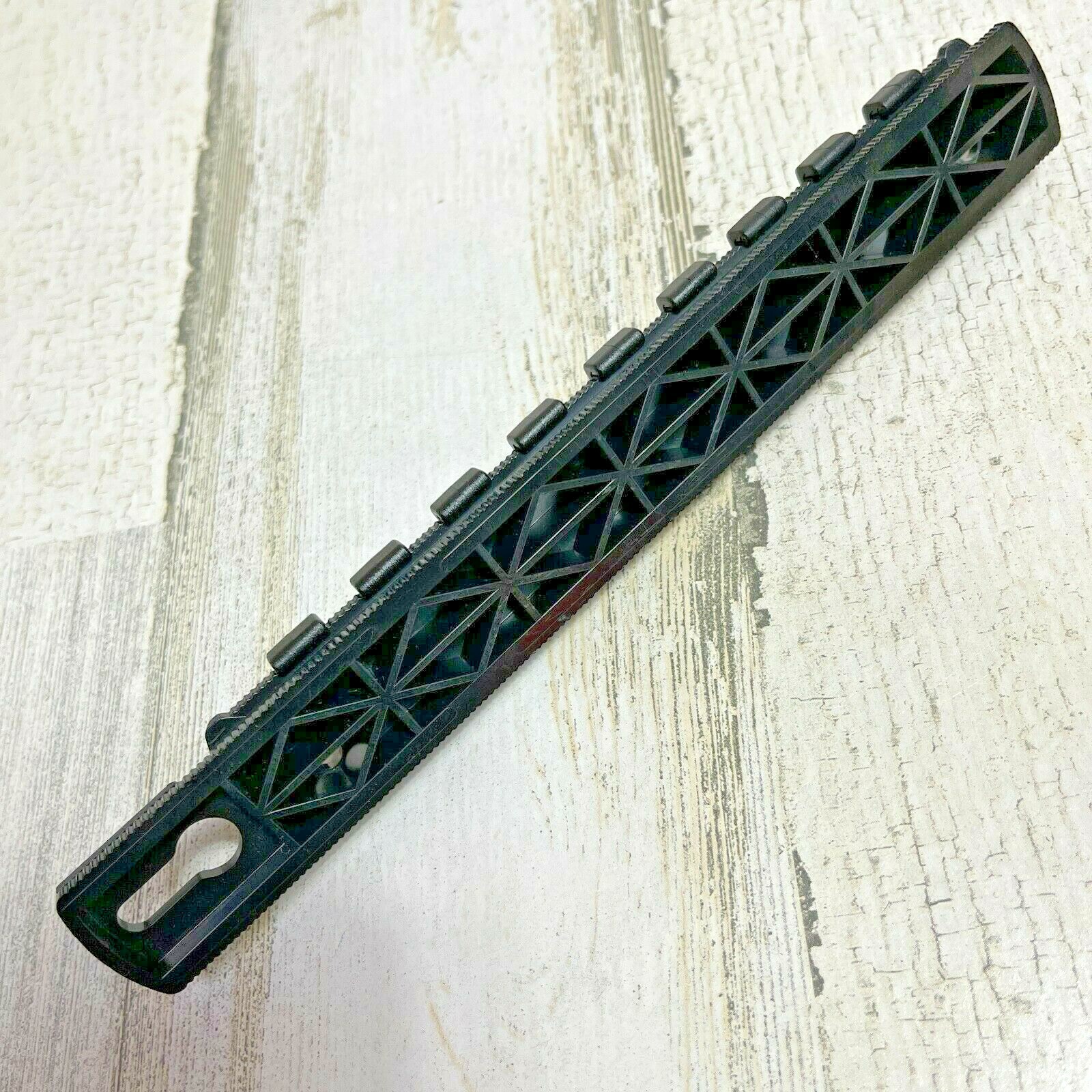 Ernst 3/8" Drive 8" Socket Organizer Rail with 9 Twist Lock Clips - Black