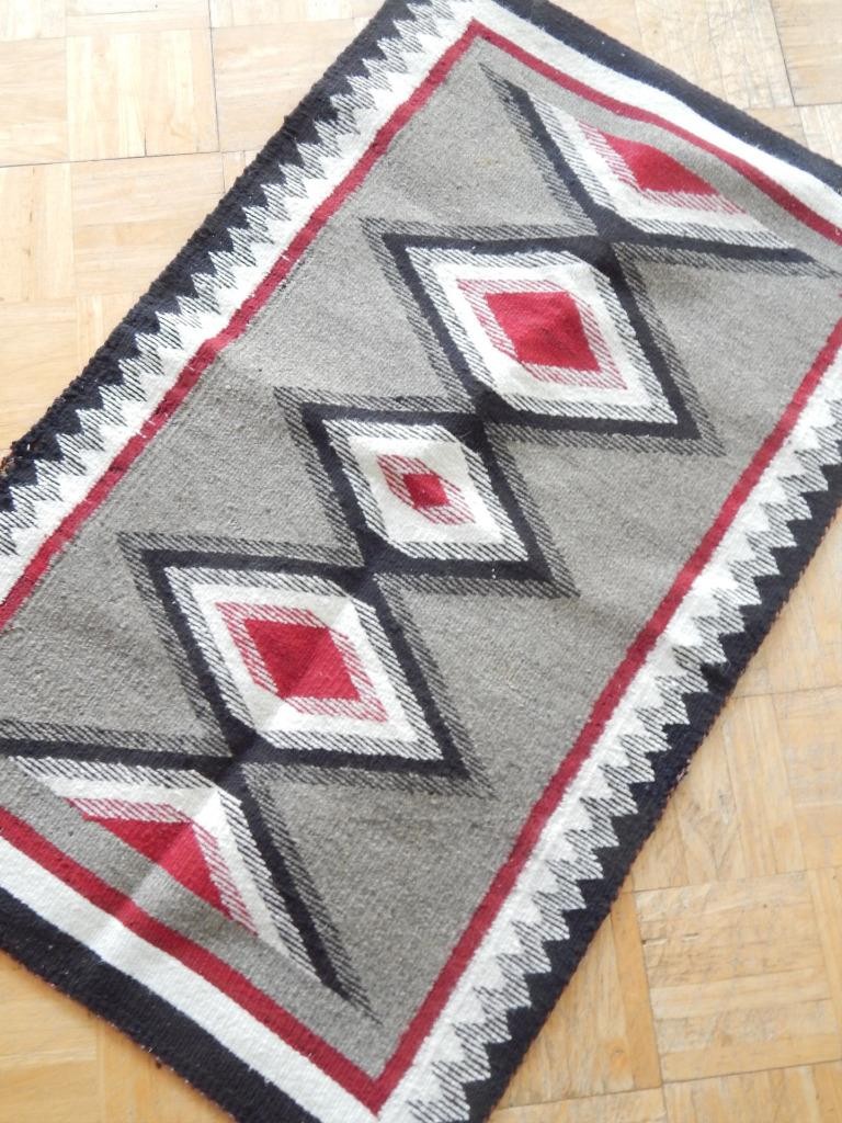 FINE WEAVE VINTAGE NAVAJO INDIAN 'CRYSTAL" RUG - NICE SIZE + VERY VISUAL DSGN