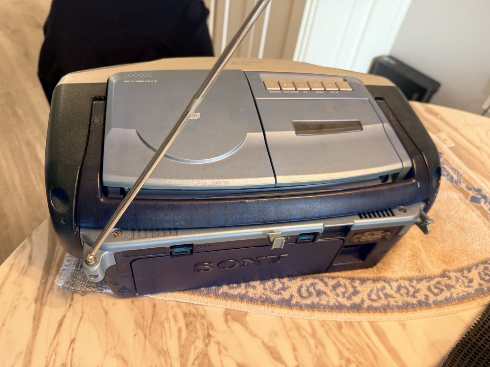 Sony CFD-923 AM/FM CD/Radio/Cassette Boombox AM/FM Tested -READ