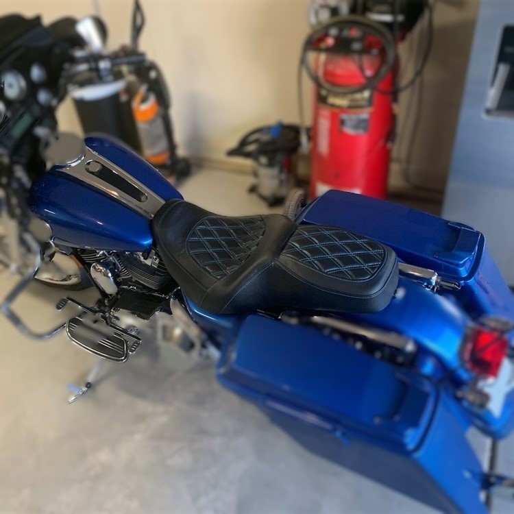 Blue Line Driver Passenger Seat For Harley Road King 97-07 / Street Glide 06 07