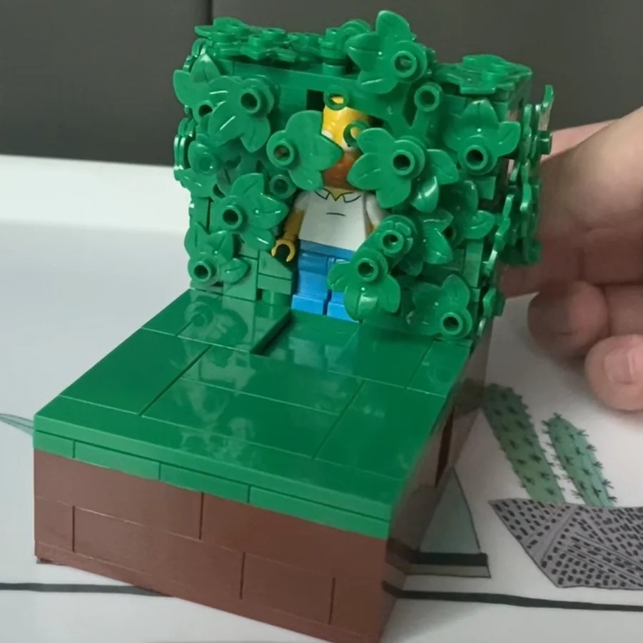 Homer Disappearing into Bush Meme – 227PCS Simpsons Building Block Set Funny Toy