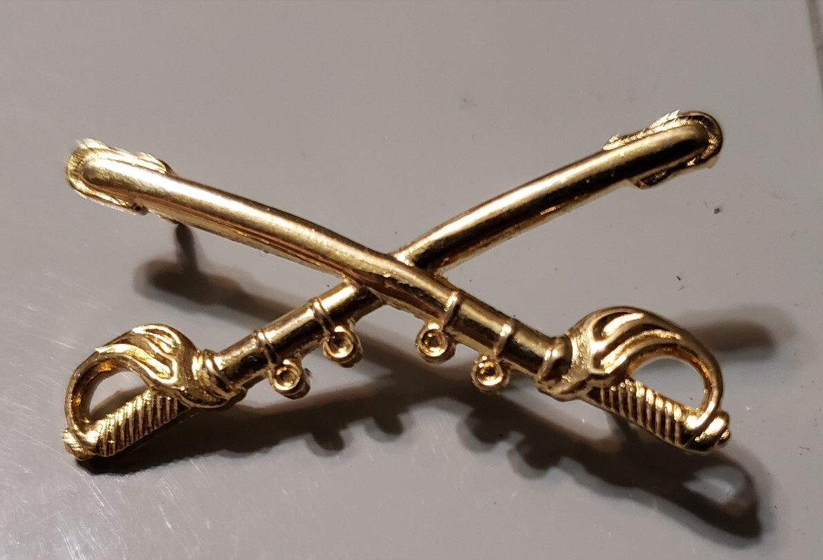 US Army Cavalry Officer Collar Insignia Crossed Sabers CB