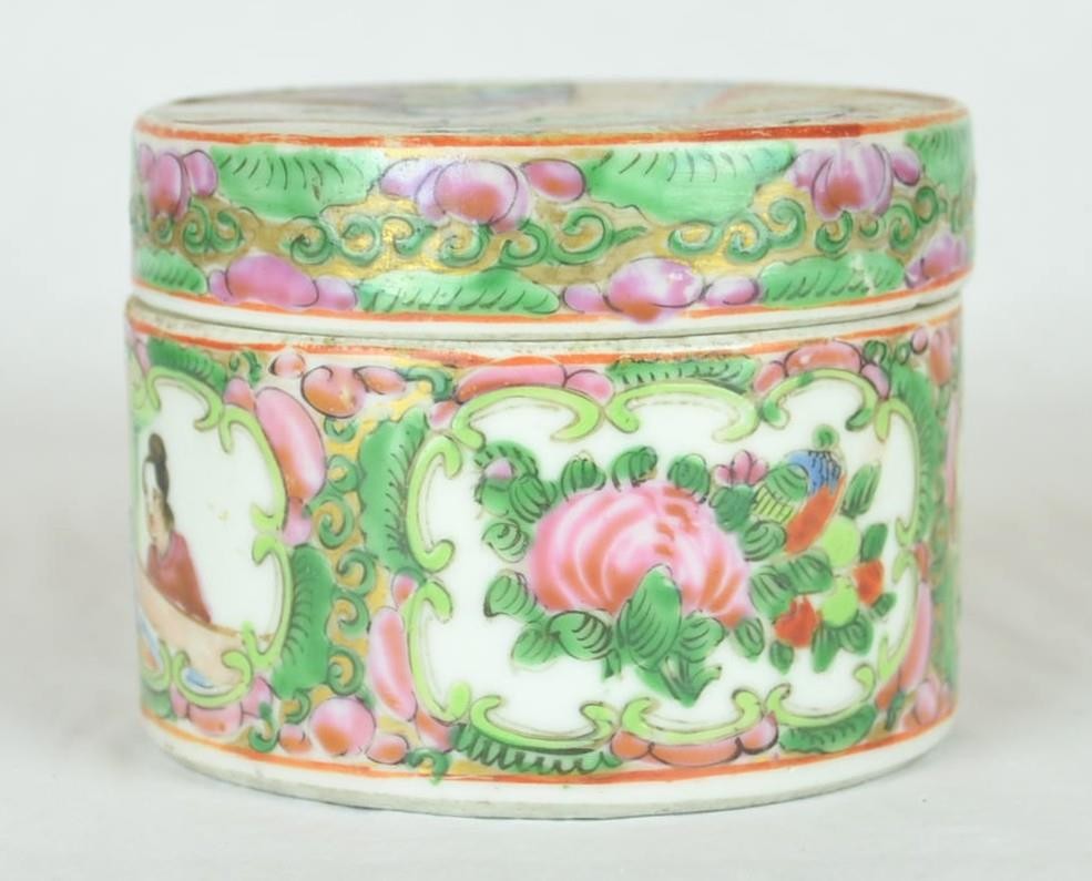 ANTIQUE CHINESE ROSE MEDALLION LIDDED JAR - 2 1/2" ROSE MEDALLION LIDDED JAR