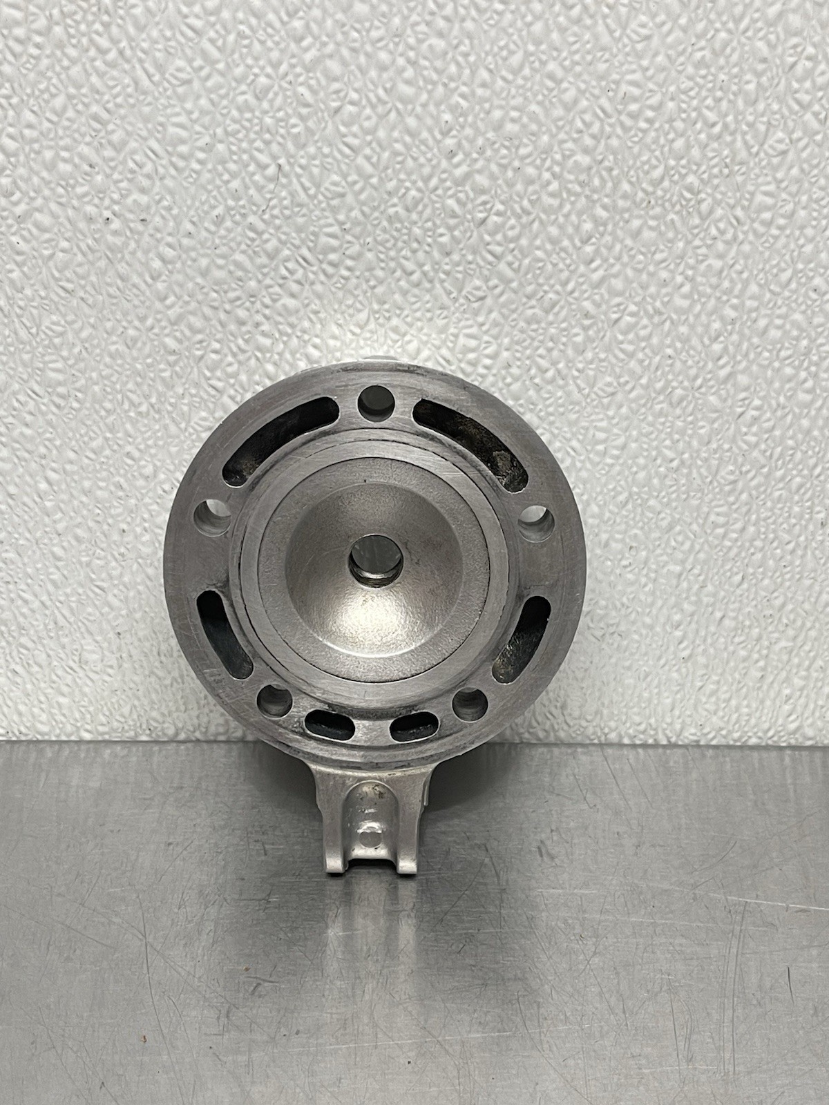 2001 - 2007 SUZUKI RM125 OEM ENGINE CYLINDER HEAD COVER DOME CAP 11111-36F11