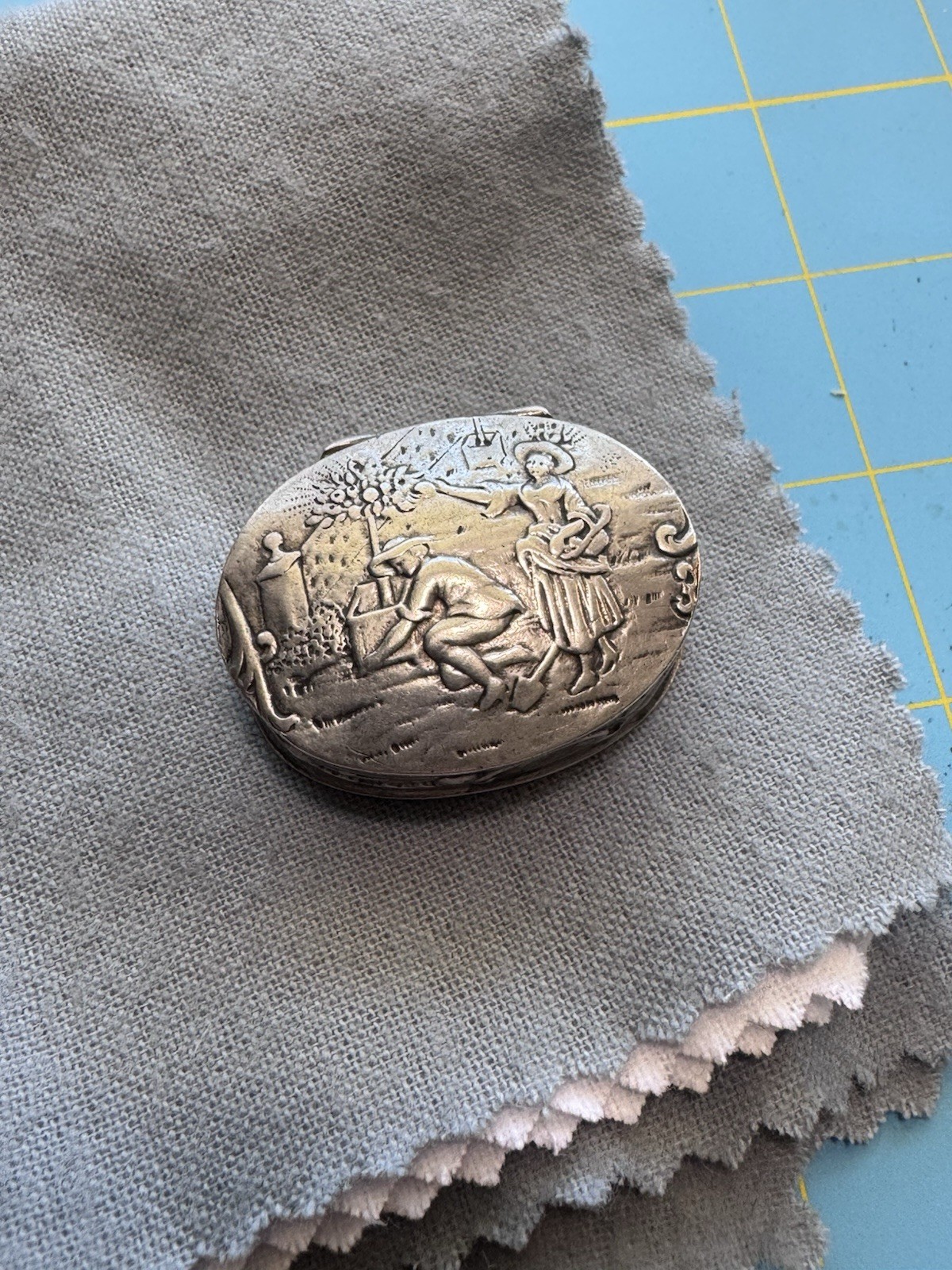 Hanau German 800 Silver Snuff Box – Friedrich Reusswig c.1903–1926 – Repoussé