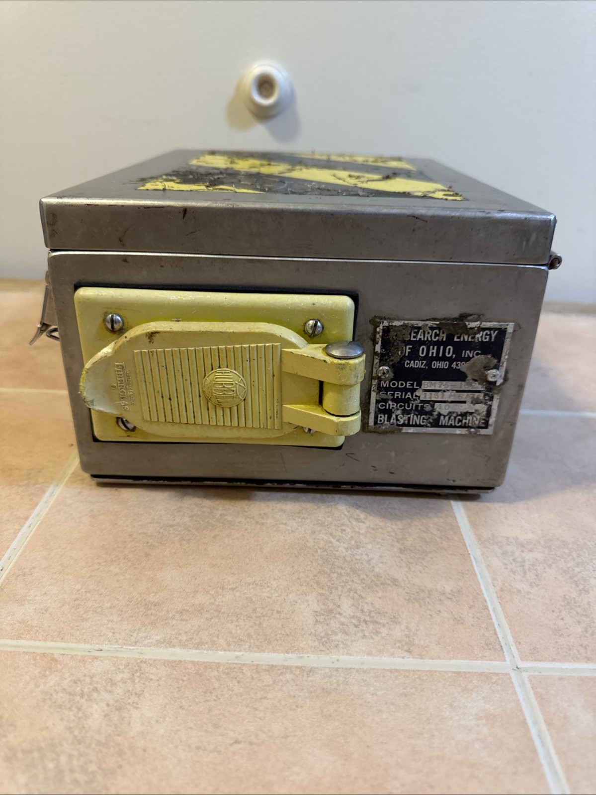 REO BM75- 10z Electric Blasting Machine