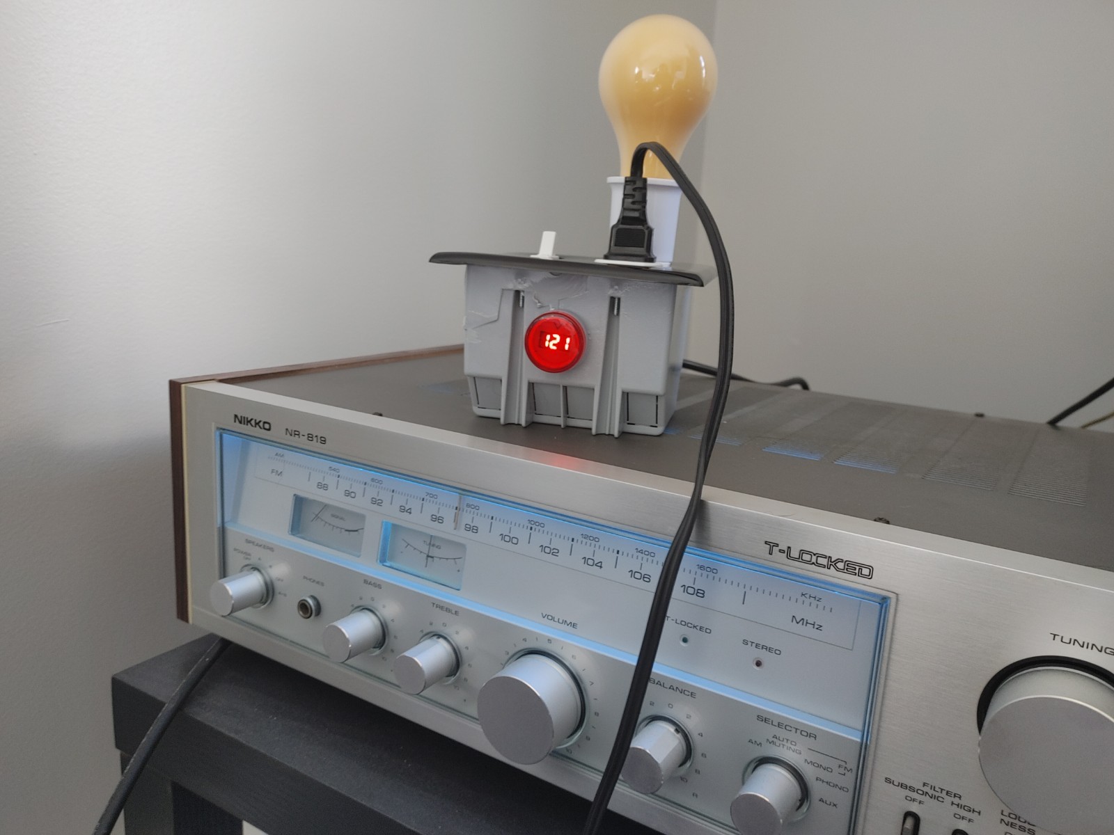 Dim Bulb Tester w/ 100W Bulb & Voltmeter Current Limiter for Amplifiers Stereos